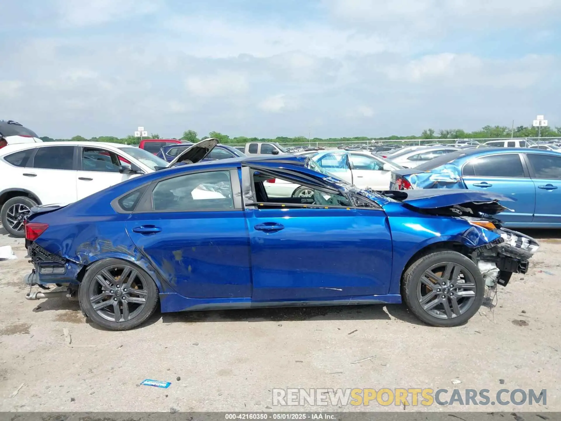 14 Photograph of a damaged car 3KPF34AD2ME401914 KIA FORTE 2021