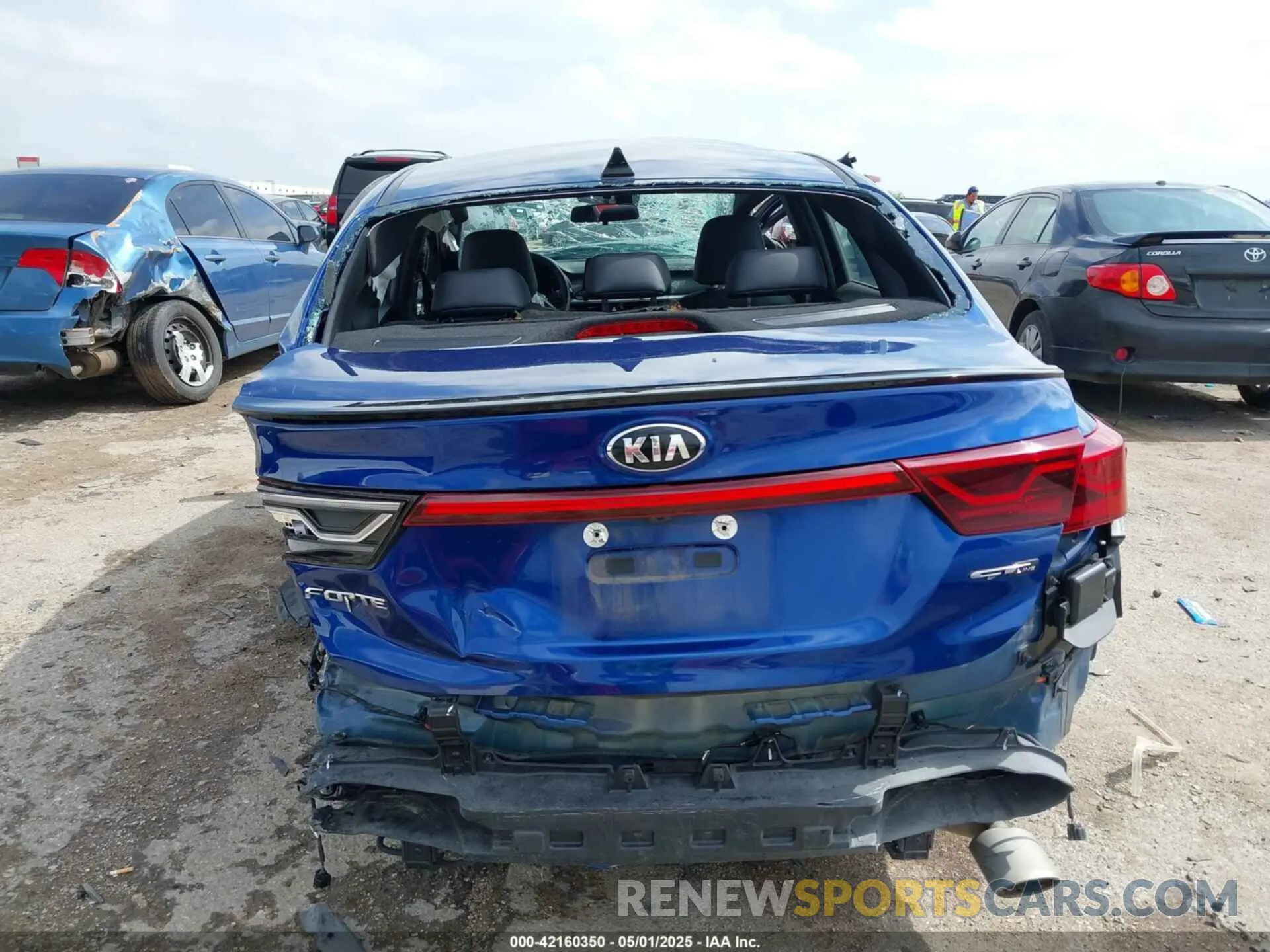 17 Photograph of a damaged car 3KPF34AD2ME401914 KIA FORTE 2021