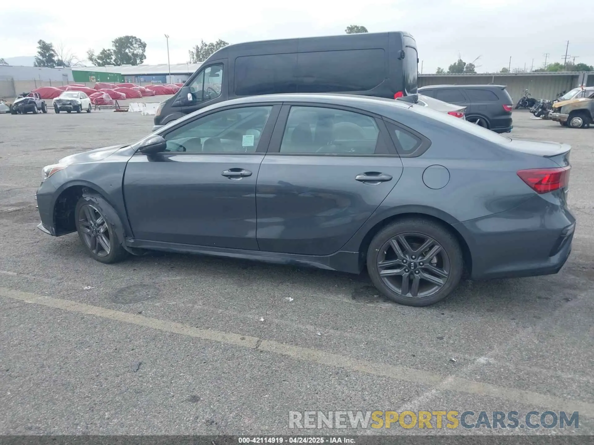 14 Photograph of a damaged car 3KPF34AD2ME408748 KIA FORTE 2021