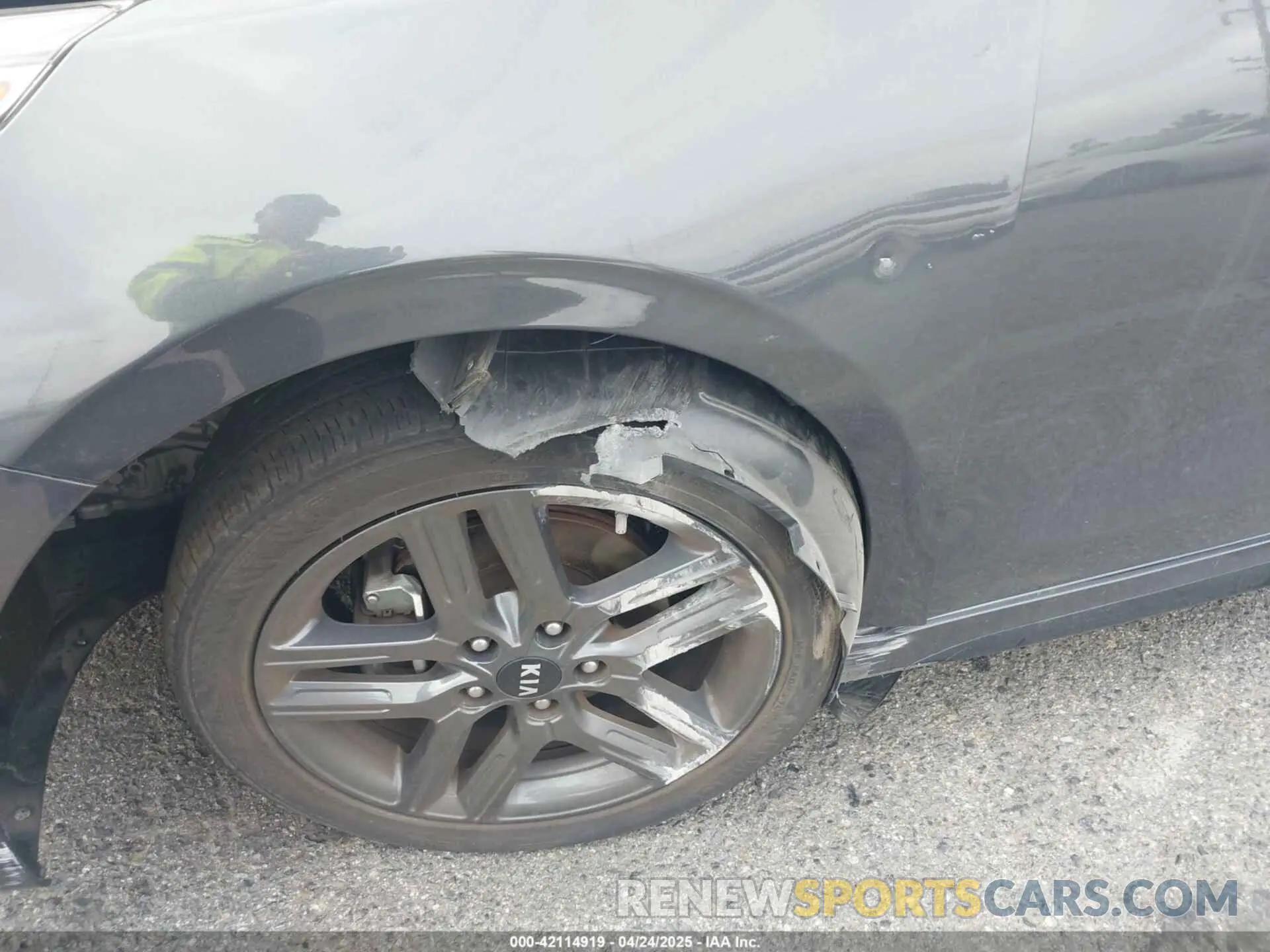 17 Photograph of a damaged car 3KPF34AD2ME408748 KIA FORTE 2021