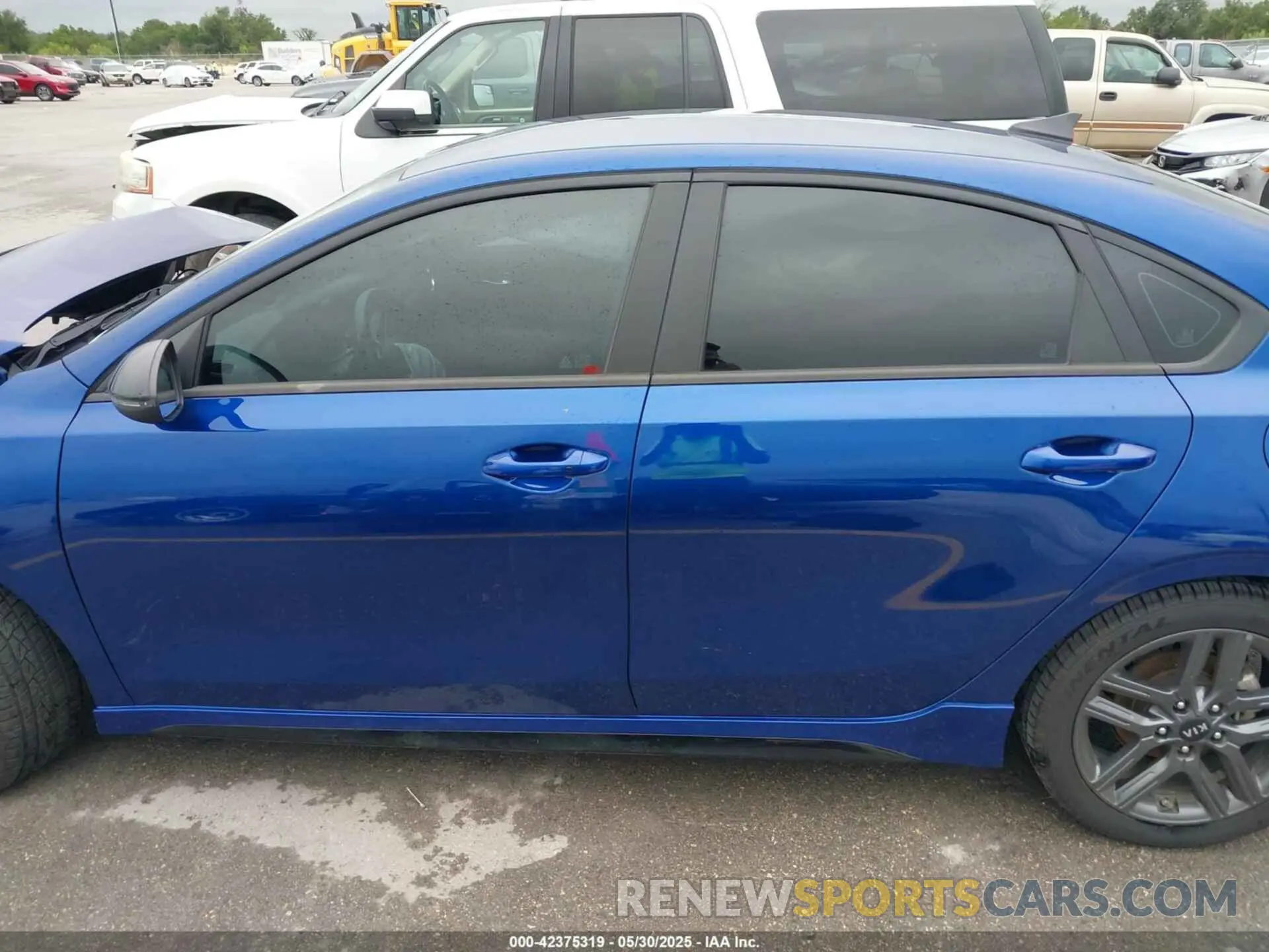 15 Photograph of a damaged car 3KPF34AD3ME403218 KIA FORTE 2021
