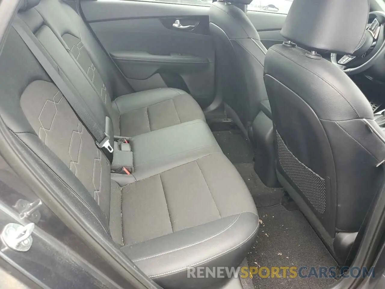 10 Photograph of a damaged car 3KPF34AD4ME305251 KIA FORTE 2021