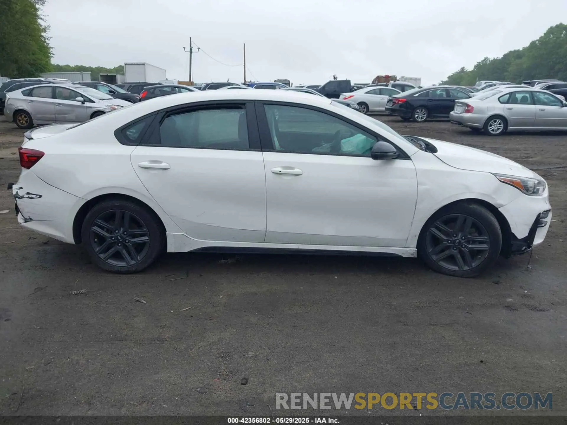 13 Photograph of a damaged car 3KPF34AD4ME414714 KIA FORTE 2021
