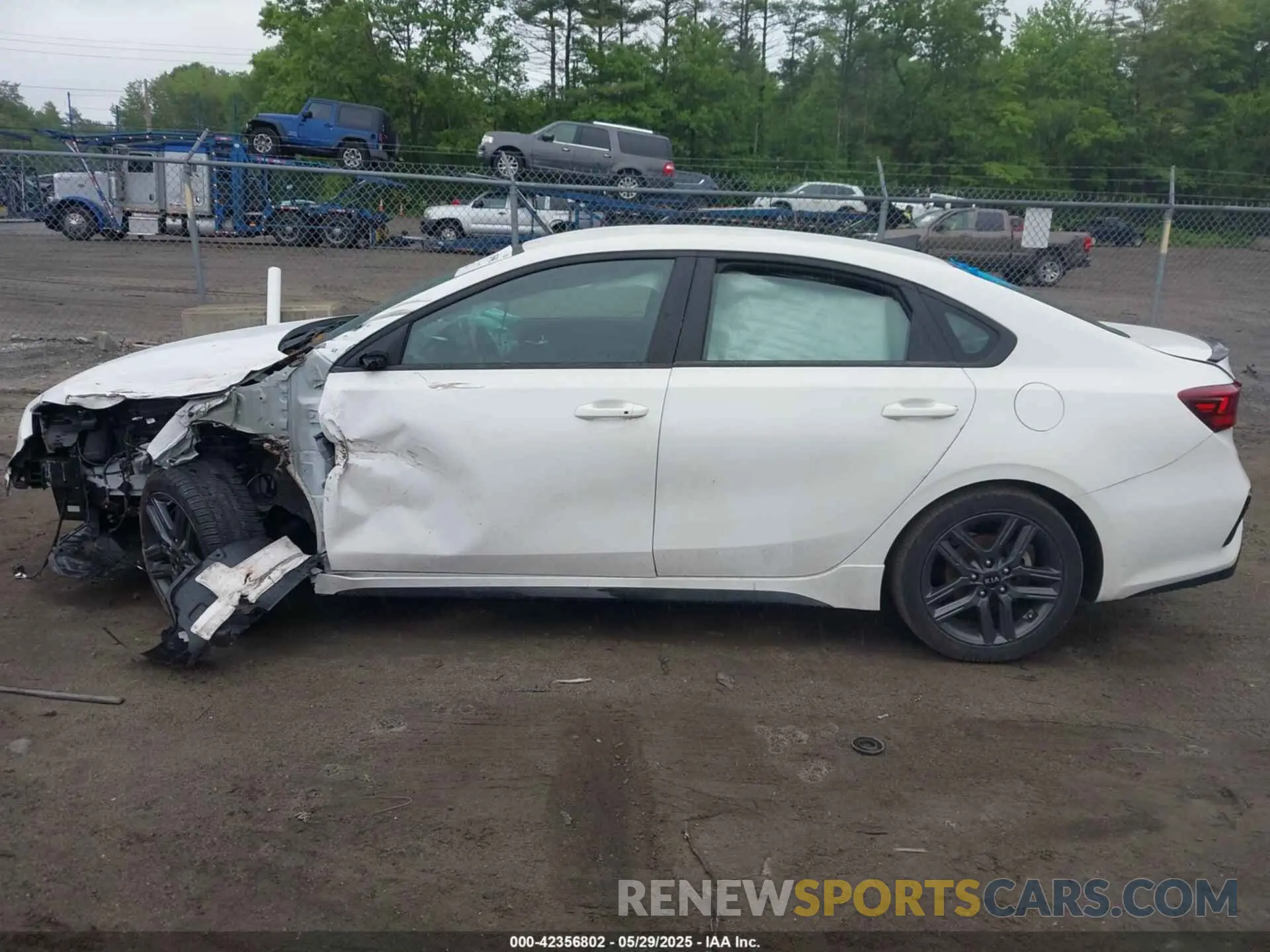 14 Photograph of a damaged car 3KPF34AD4ME414714 KIA FORTE 2021