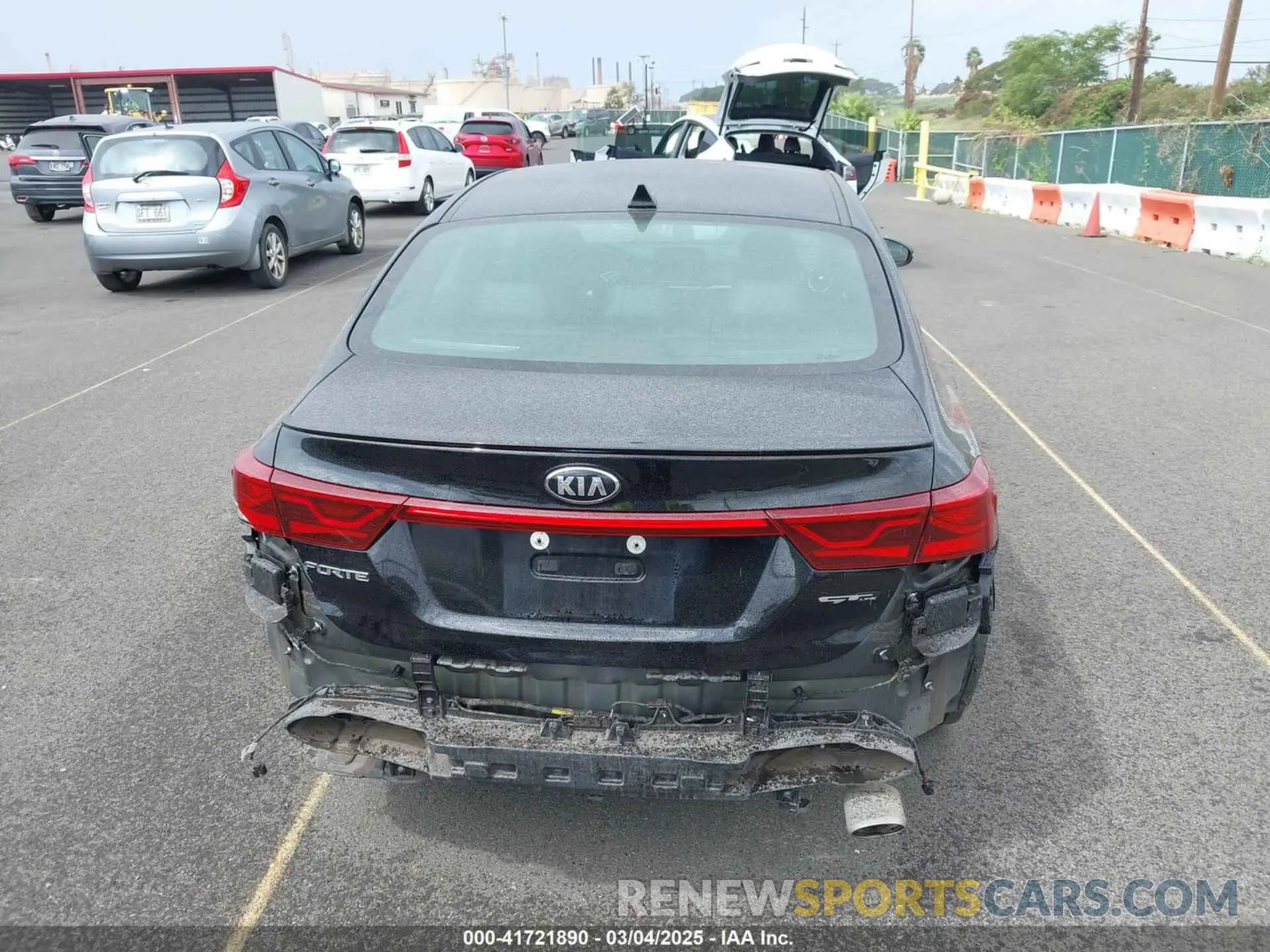 17 Photograph of a damaged car 3KPF34AD5ME305761 KIA FORTE 2021
