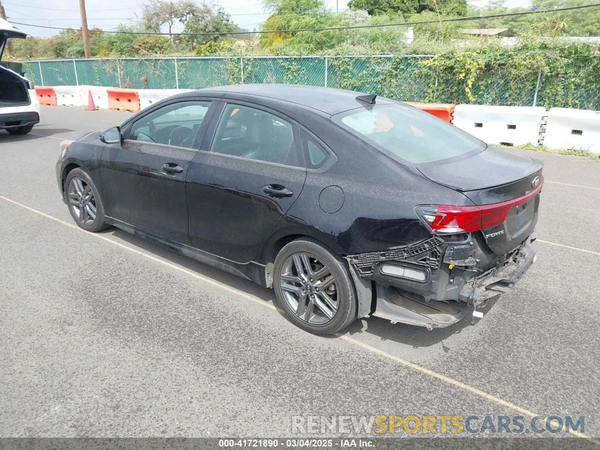 3 Photograph of a damaged car 3KPF34AD5ME305761 KIA FORTE 2021