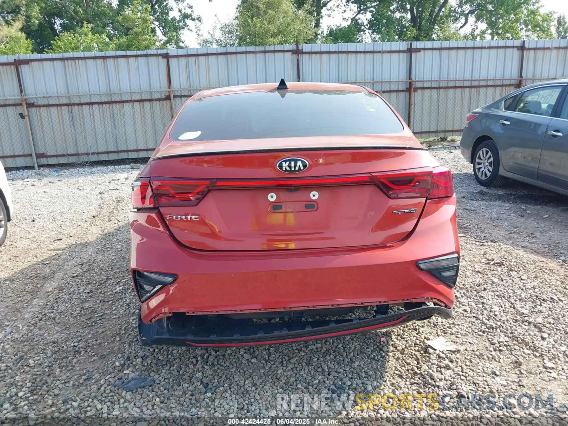 17 Photograph of a damaged car 3KPF34AD5ME400322 KIA FORTE 2021