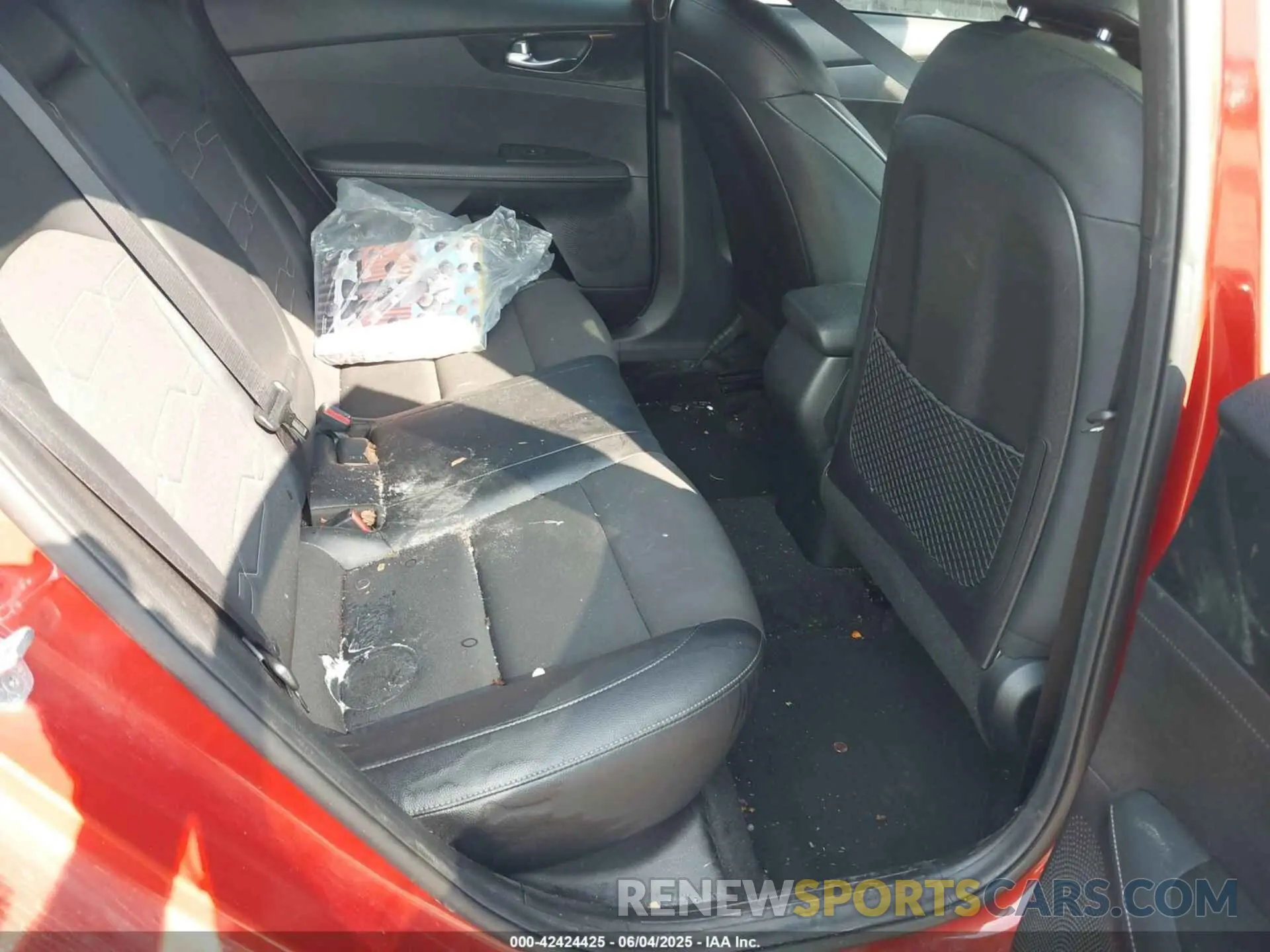 8 Photograph of a damaged car 3KPF34AD5ME400322 KIA FORTE 2021