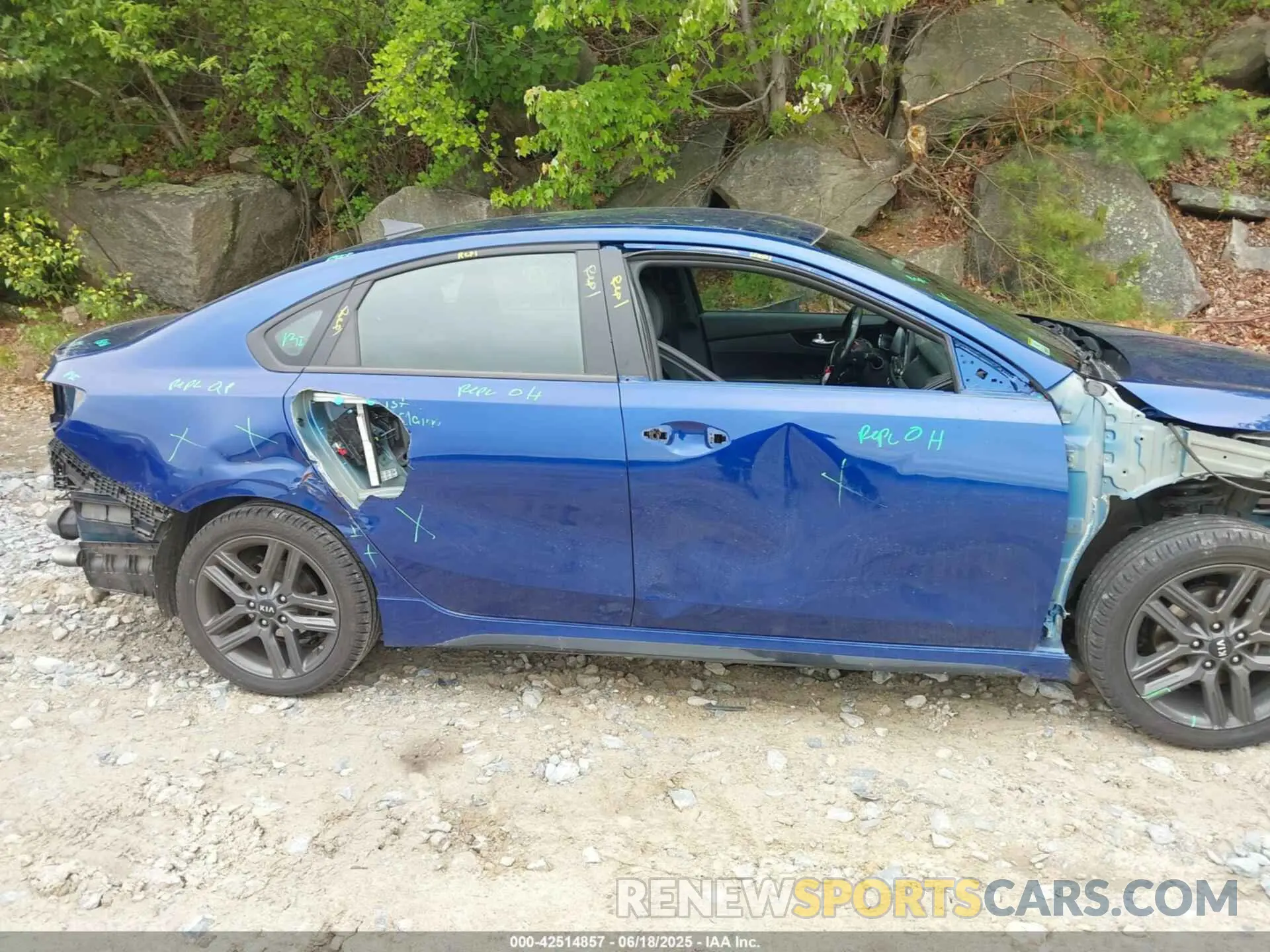 14 Photograph of a damaged car 3KPF34AD6ME281471 KIA FORTE 2021