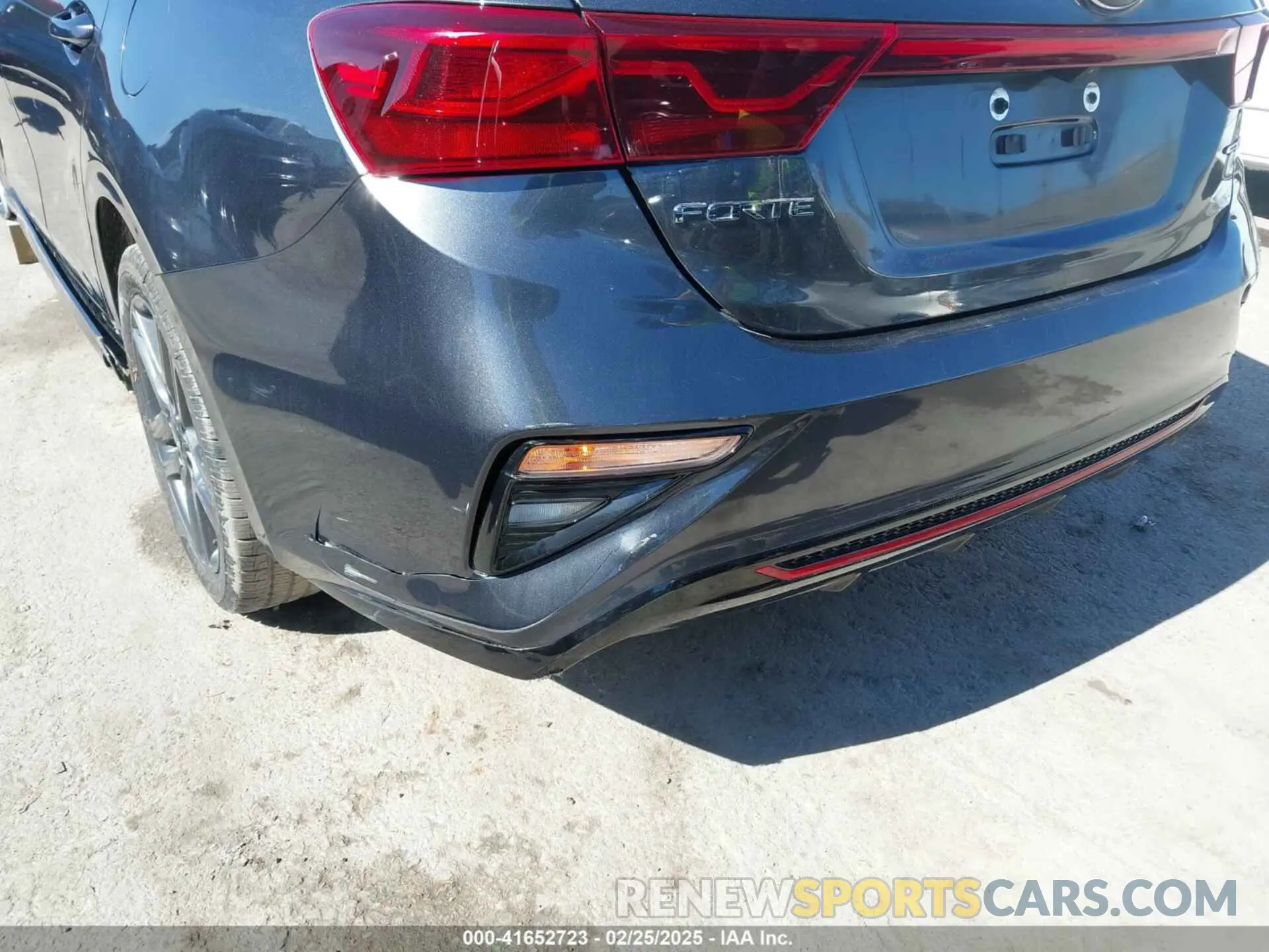 18 Photograph of a damaged car 3KPF34AD7ME415713 KIA FORTE 2021