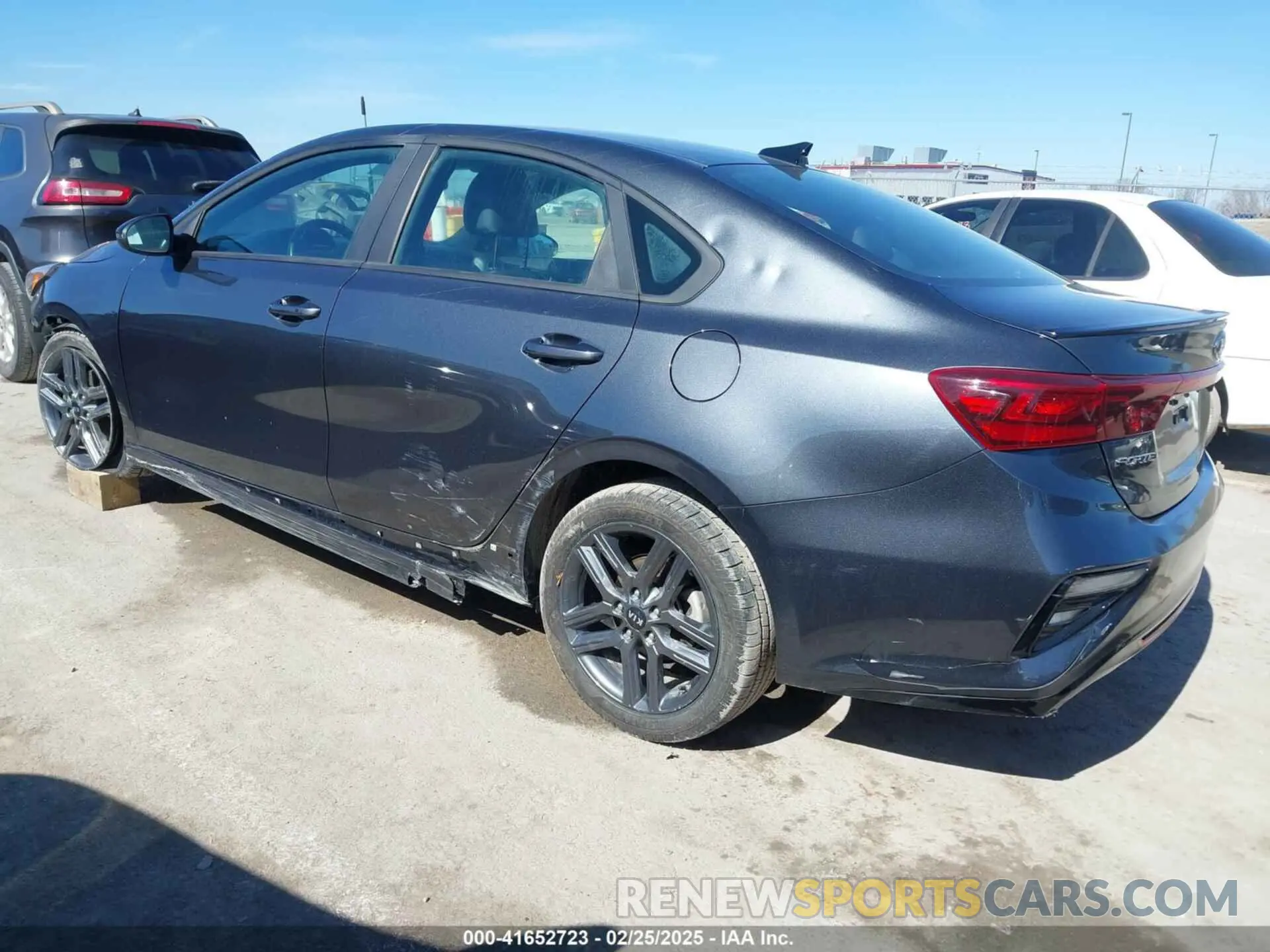 3 Photograph of a damaged car 3KPF34AD7ME415713 KIA FORTE 2021