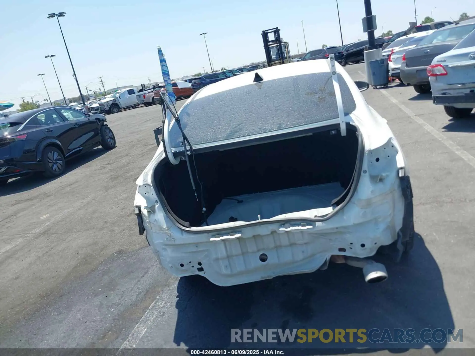 17 Photograph of a damaged car 3KPF34AD9ME264373 KIA FORTE 2021