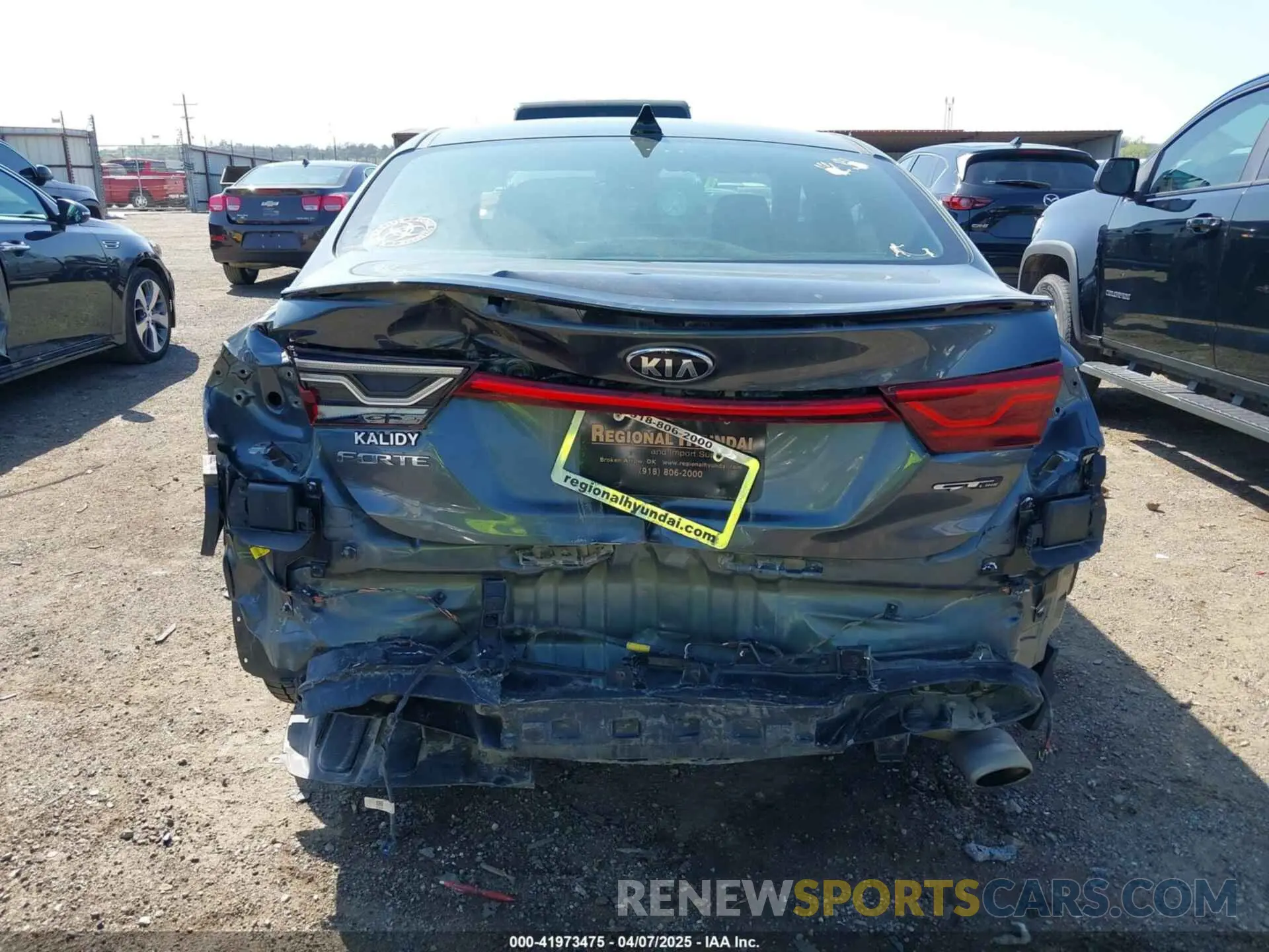 17 Photograph of a damaged car 3KPF34AD9ME283084 KIA FORTE 2021