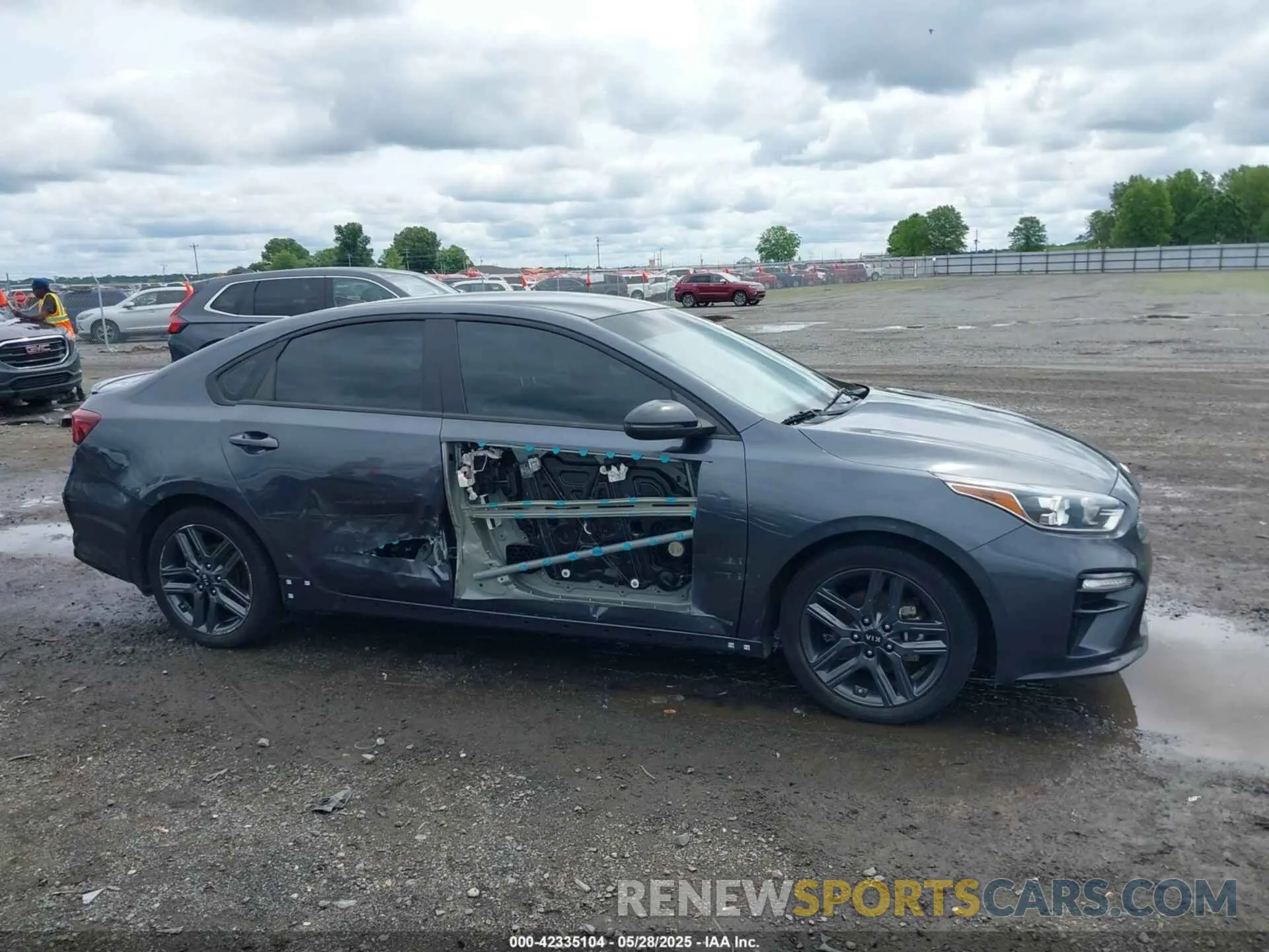 14 Photograph of a damaged car 3KPF34AD9ME293470 KIA FORTE 2021