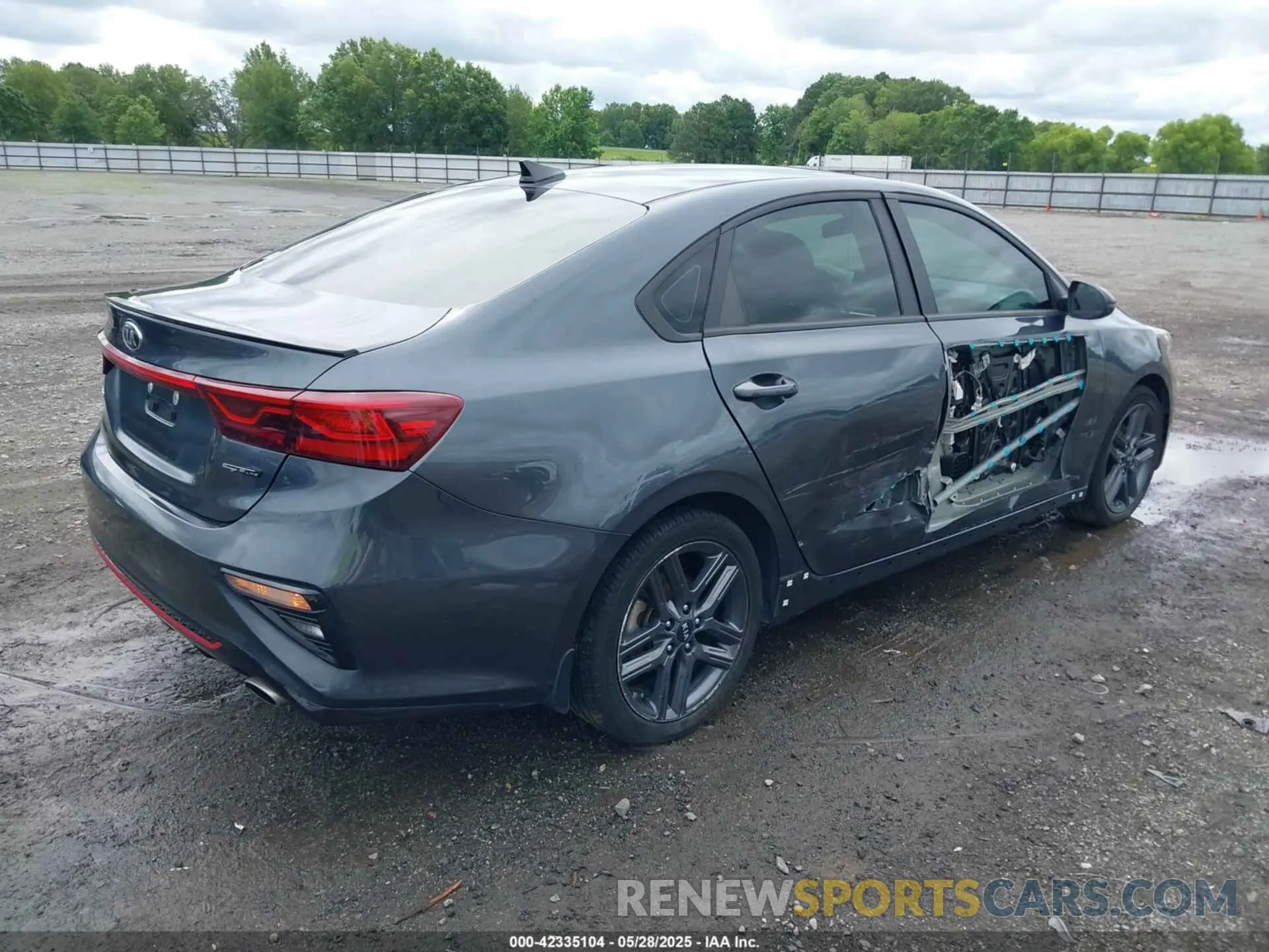 4 Photograph of a damaged car 3KPF34AD9ME293470 KIA FORTE 2021