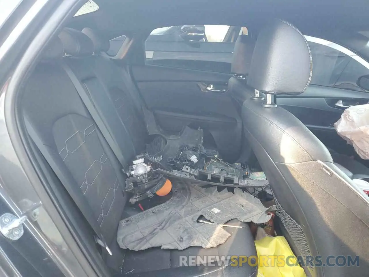 11 Photograph of a damaged car 3KPF34AD9ME351898 KIA FORTE 2021
