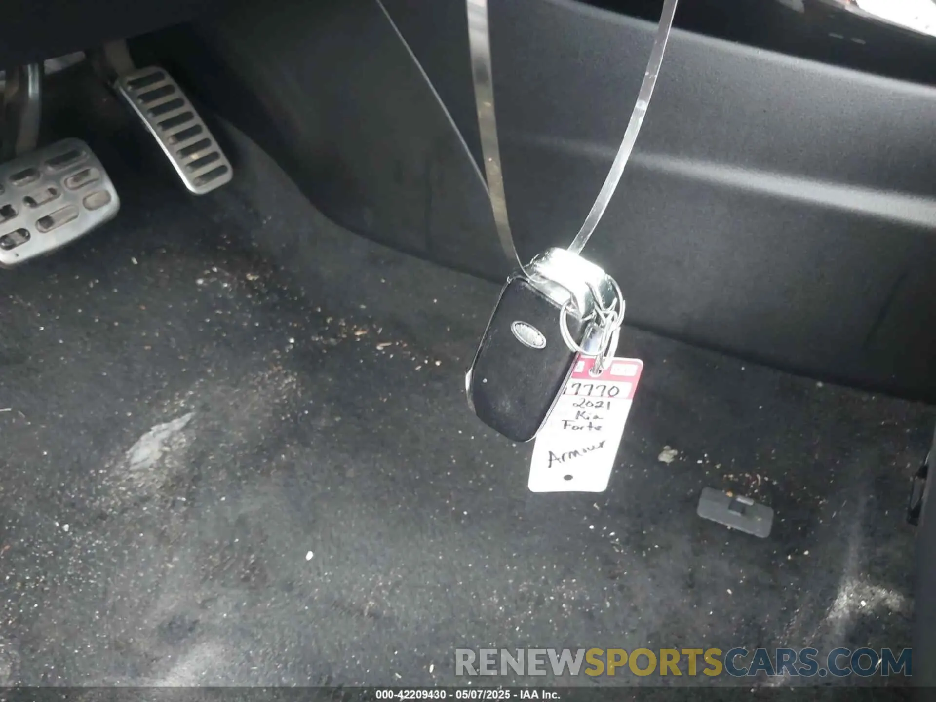 11 Photograph of a damaged car 3KPF34AD9ME382035 KIA FORTE 2021