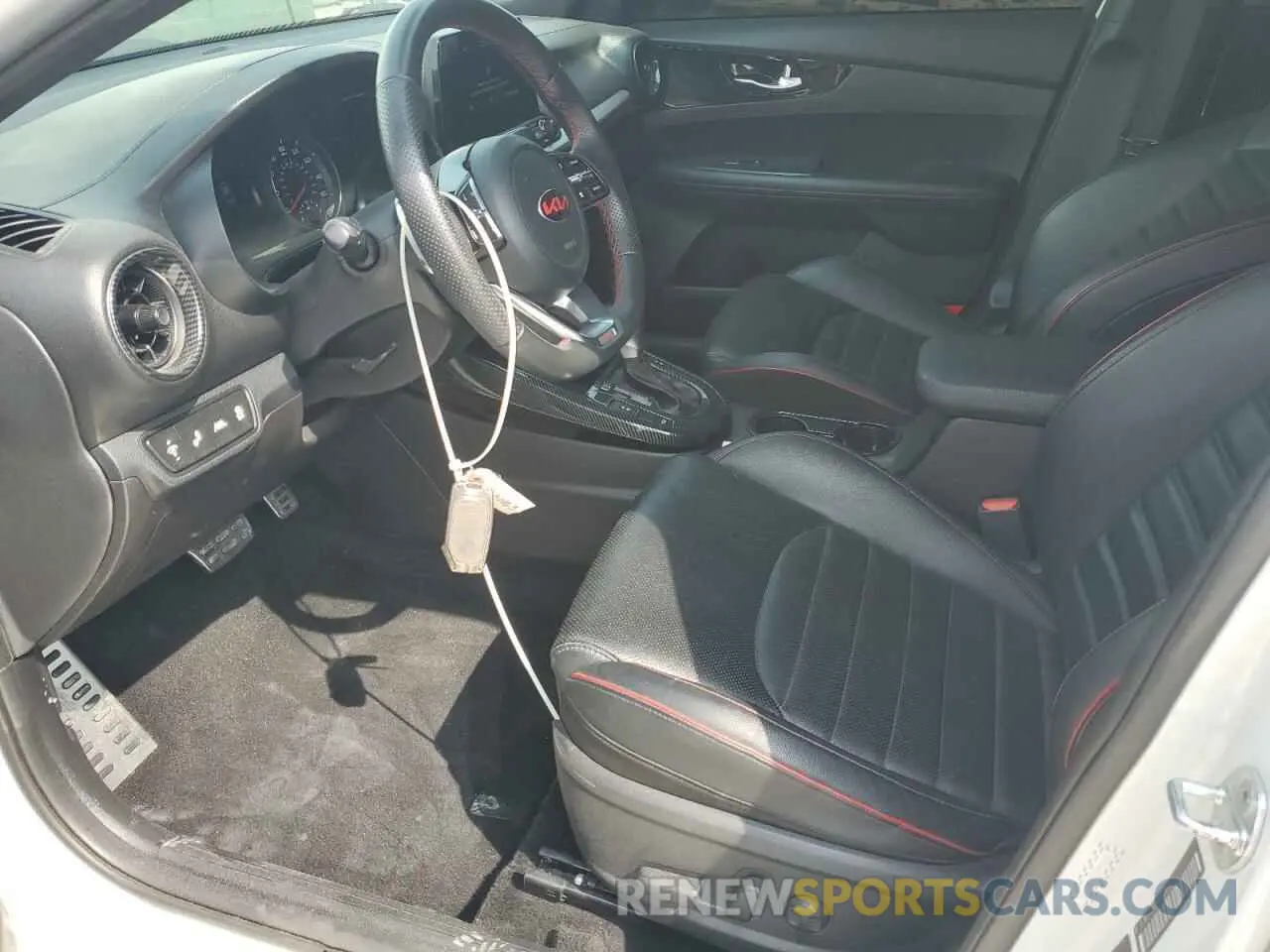 8 Photograph of a damaged car 3KPF44AC2ME413159 KIA FORTE 2021