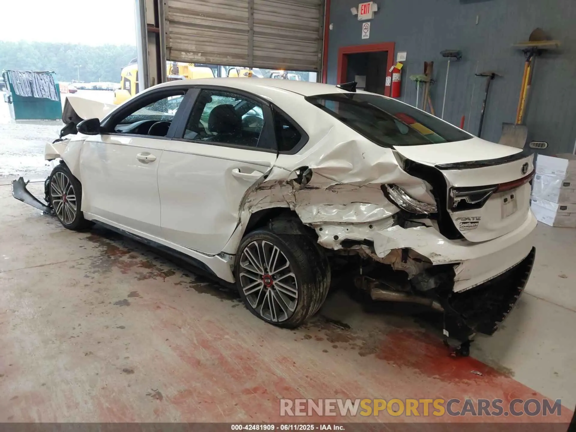 3 Photograph of a damaged car 3KPF44AC2ME418099 KIA FORTE 2021