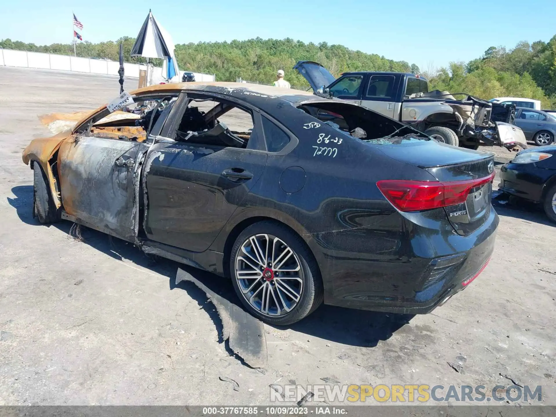 3 Photograph of a damaged car 3KPF44AC5ME284124 KIA FORTE 2021
