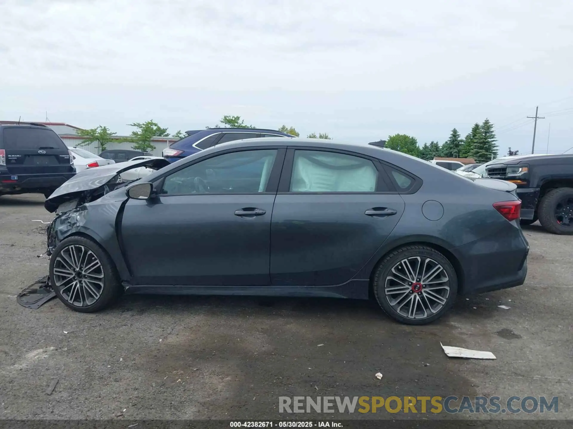 14 Photograph of a damaged car 3KPF44AC6ME417683 KIA FORTE 2021