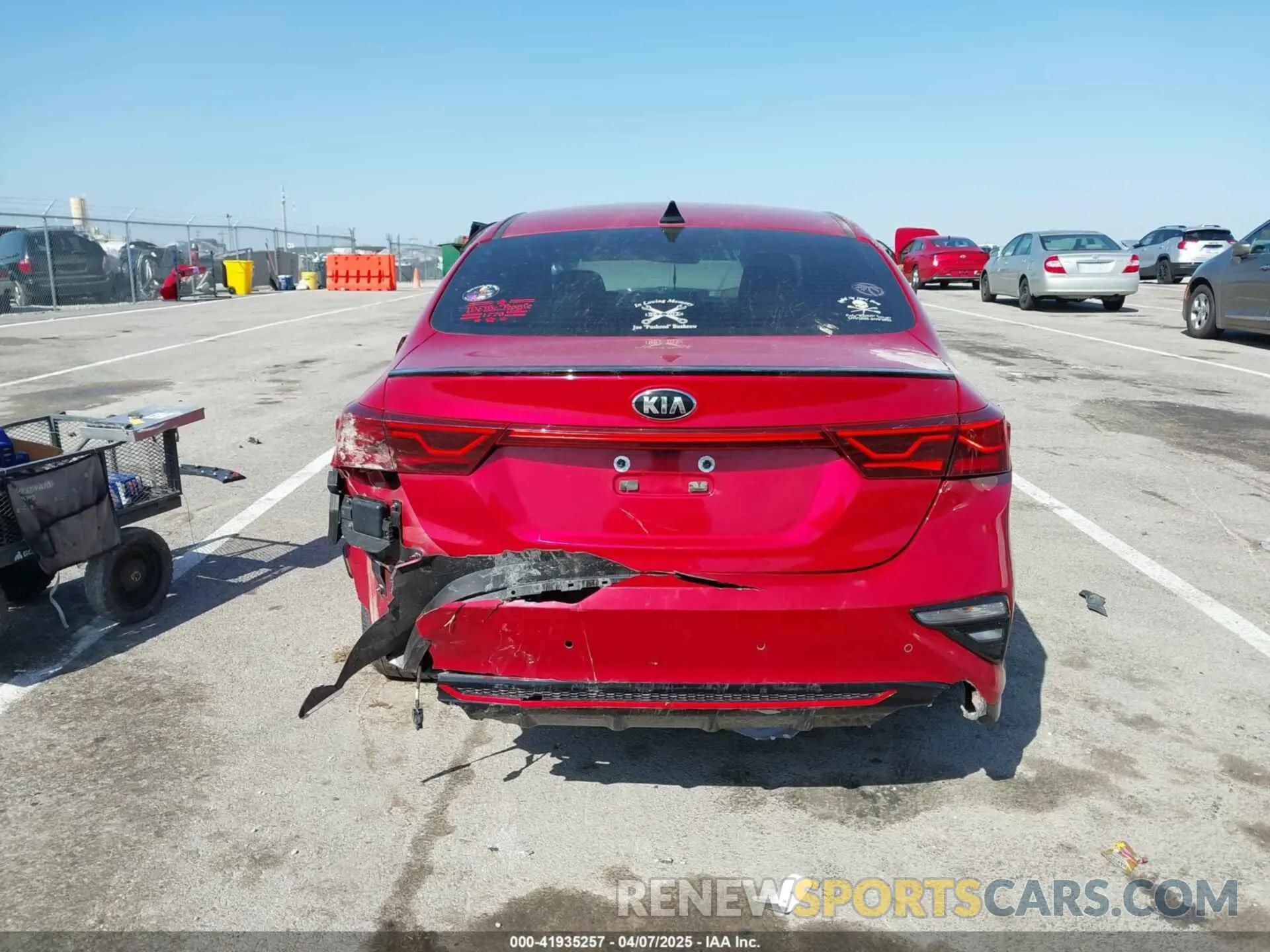 17 Photograph of a damaged car 3KPF44AC7ME288188 KIA FORTE 2021