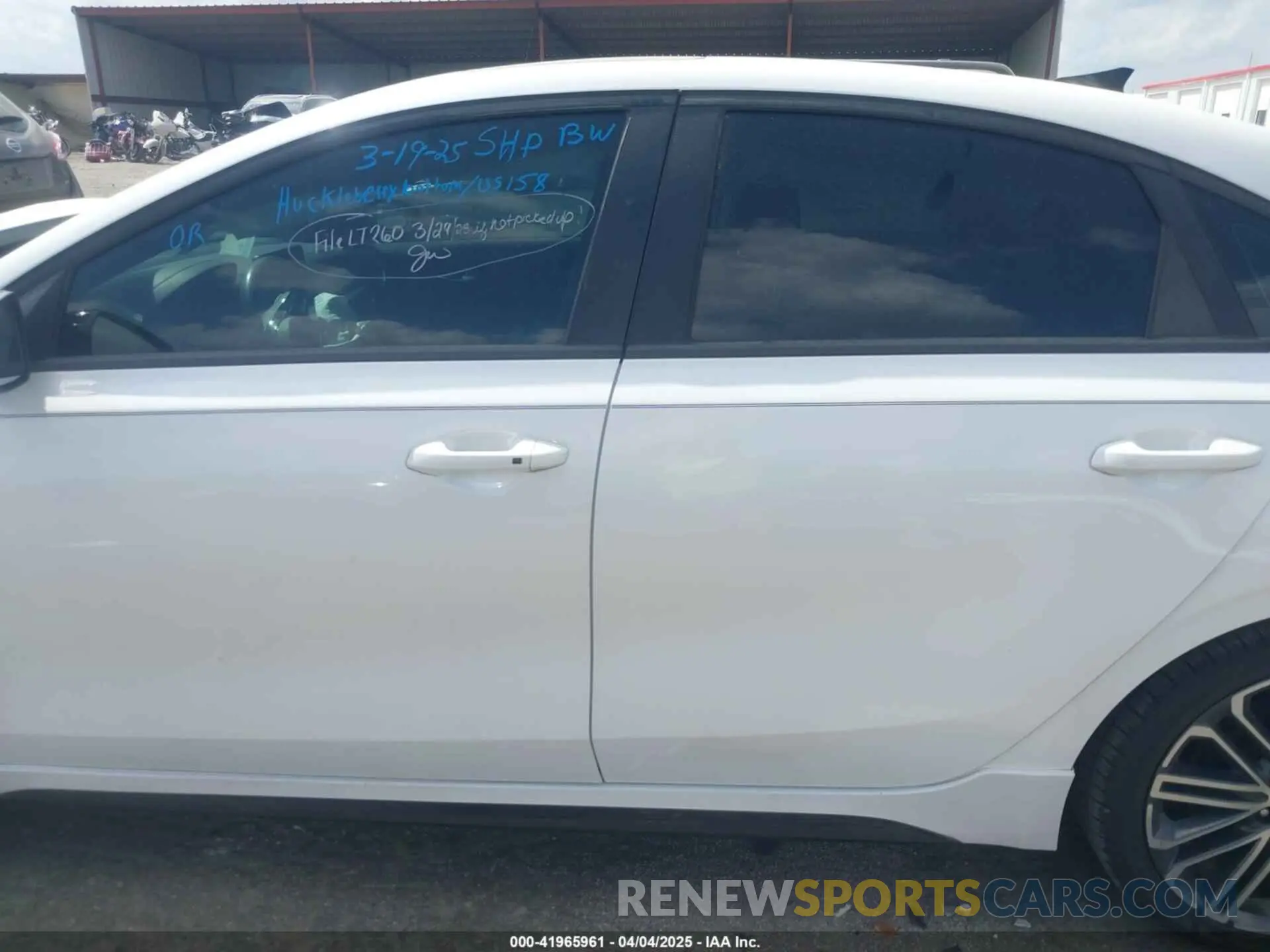 14 Photograph of a damaged car 3KPF44AC7ME318340 KIA FORTE 2021