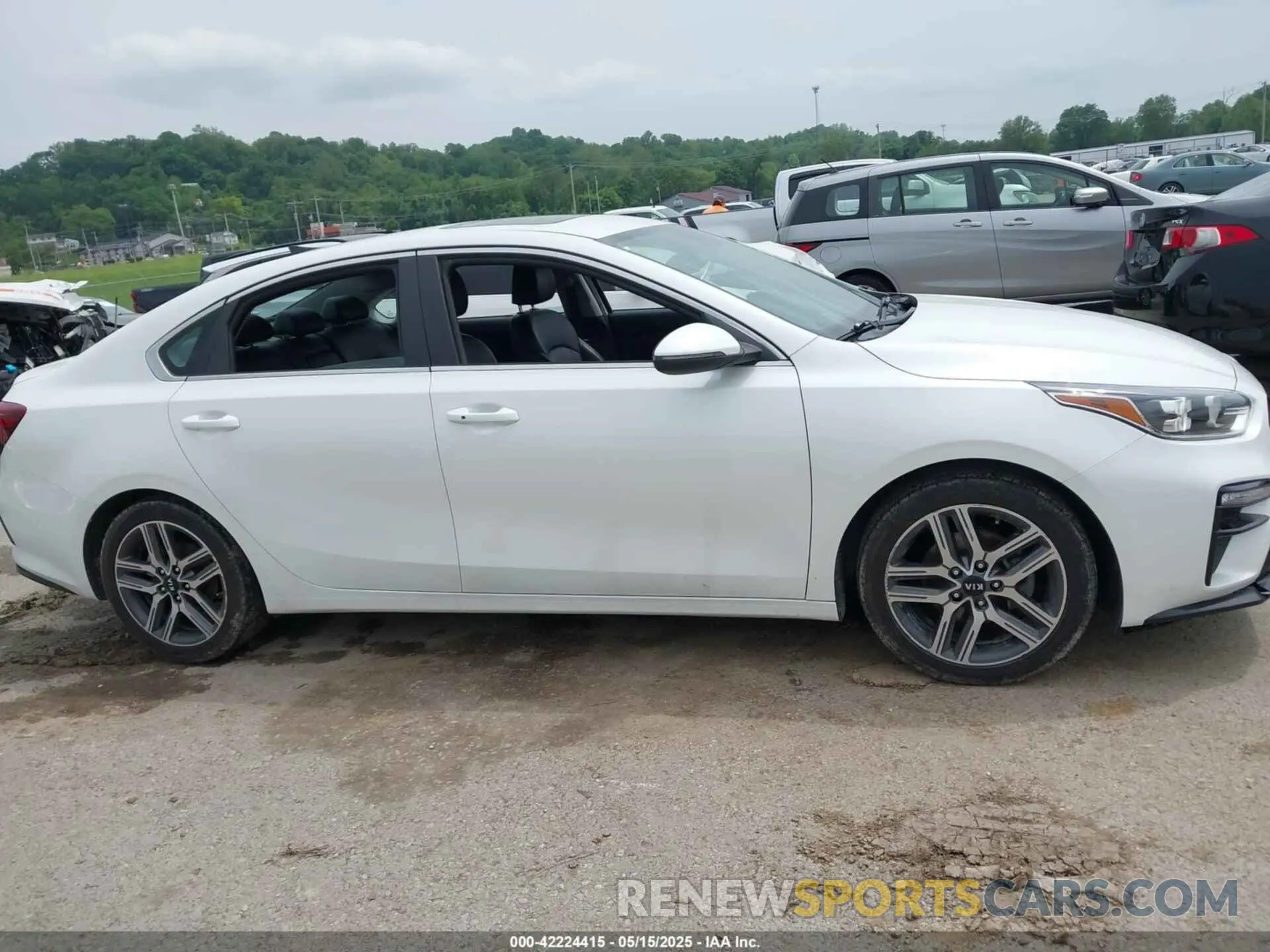 13 Photograph of a damaged car 3KPF54AD0ME313177 KIA FORTE 2021