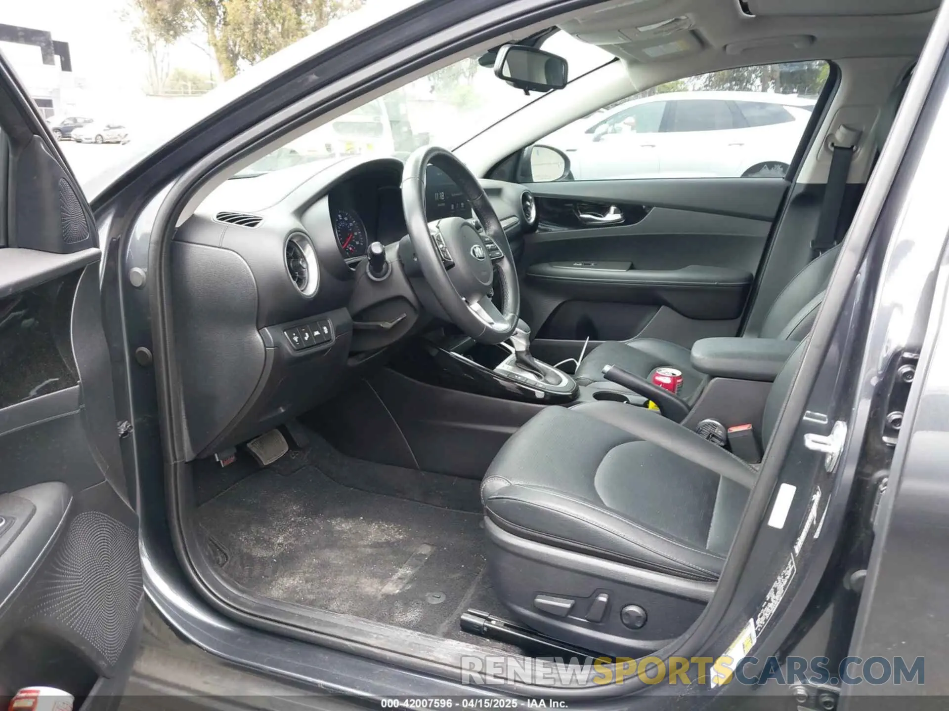 19 Photograph of a damaged car 3KPF54AD2ME415239 KIA FORTE 2021