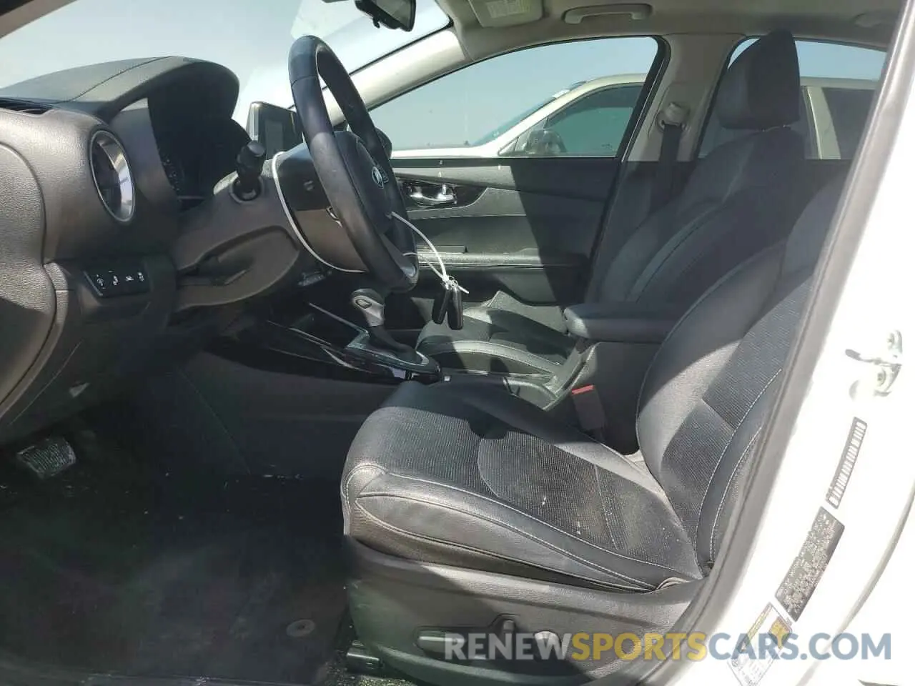 7 Photograph of a damaged car 3KPF54AD6ME323017 KIA FORTE 2021