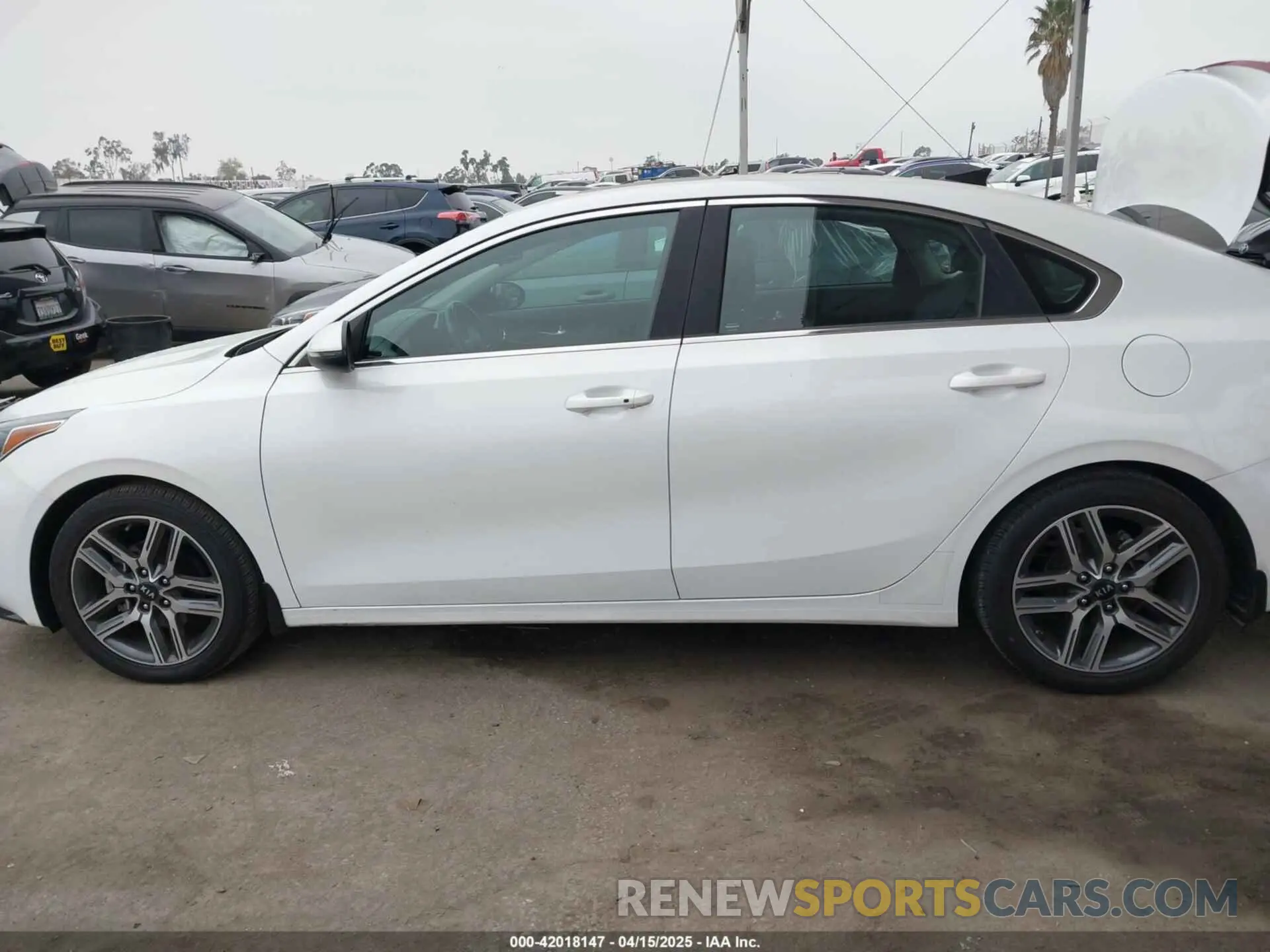 14 Photograph of a damaged car 3KPF54AD8ME415617 KIA FORTE 2021
