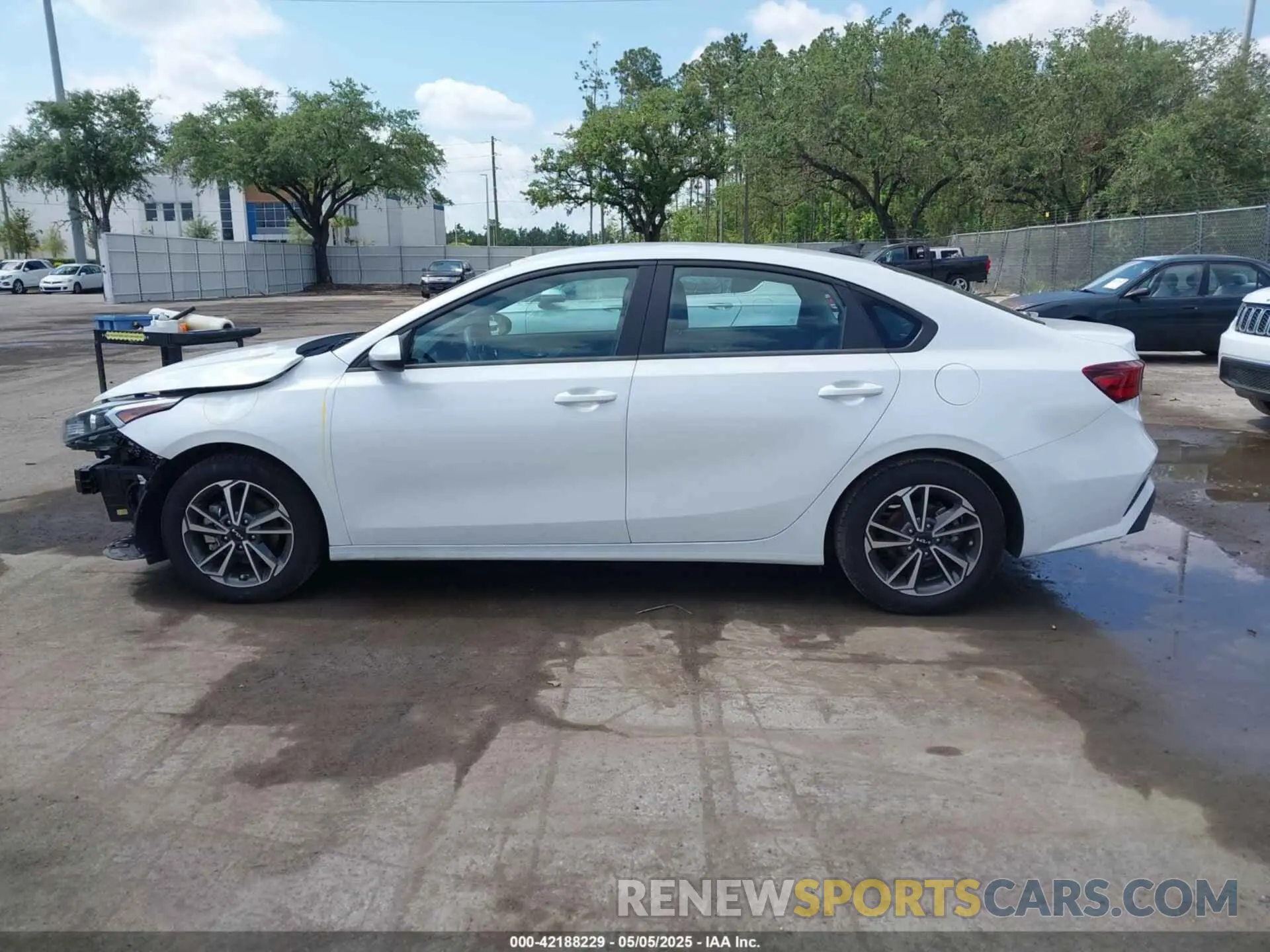14 Photograph of a damaged car 3KPF24AD0NE456771 KIA FORTE 2022