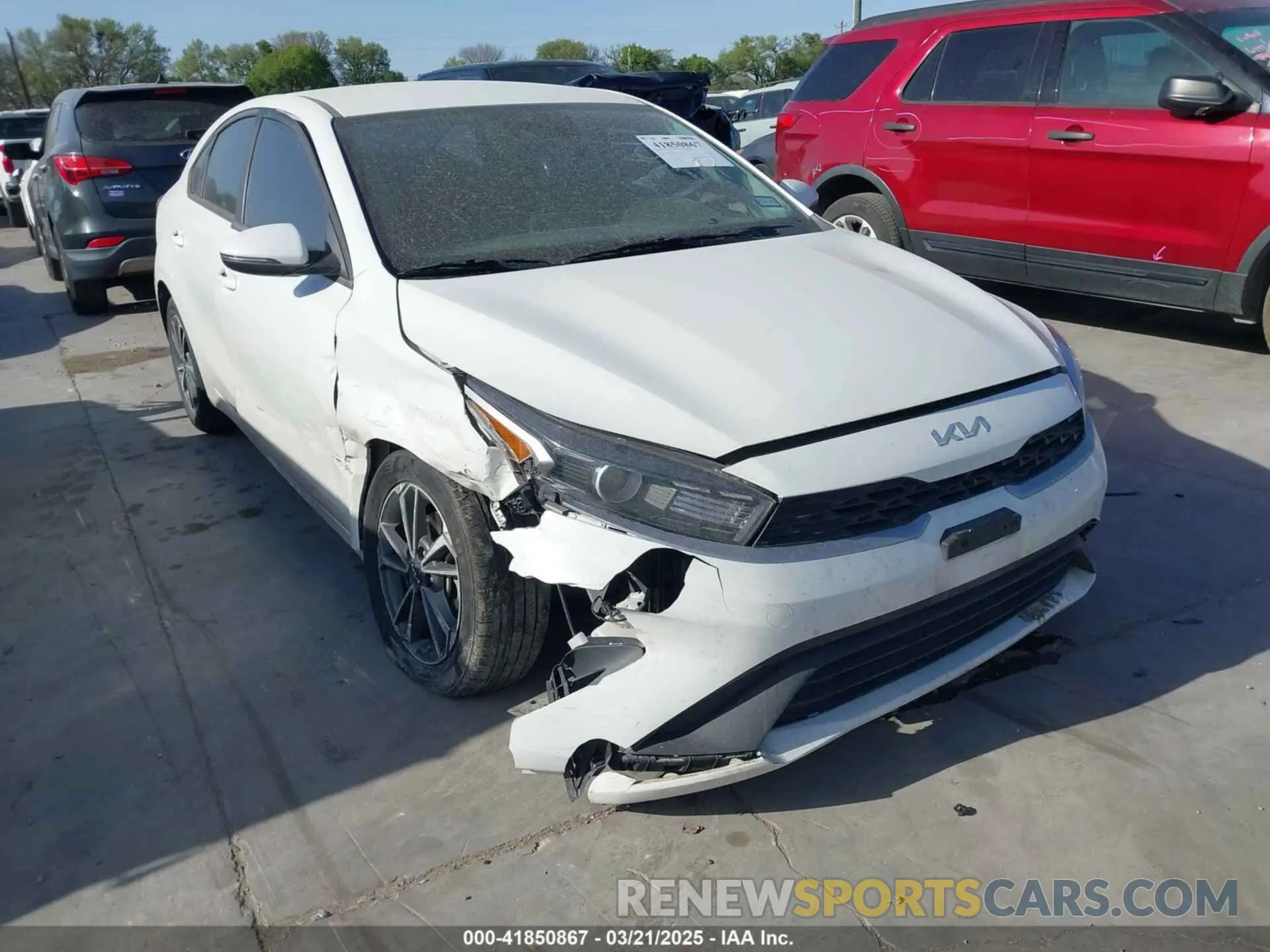 1 Photograph of a damaged car 3KPF24AD0NE474123 KIA FORTE 2022