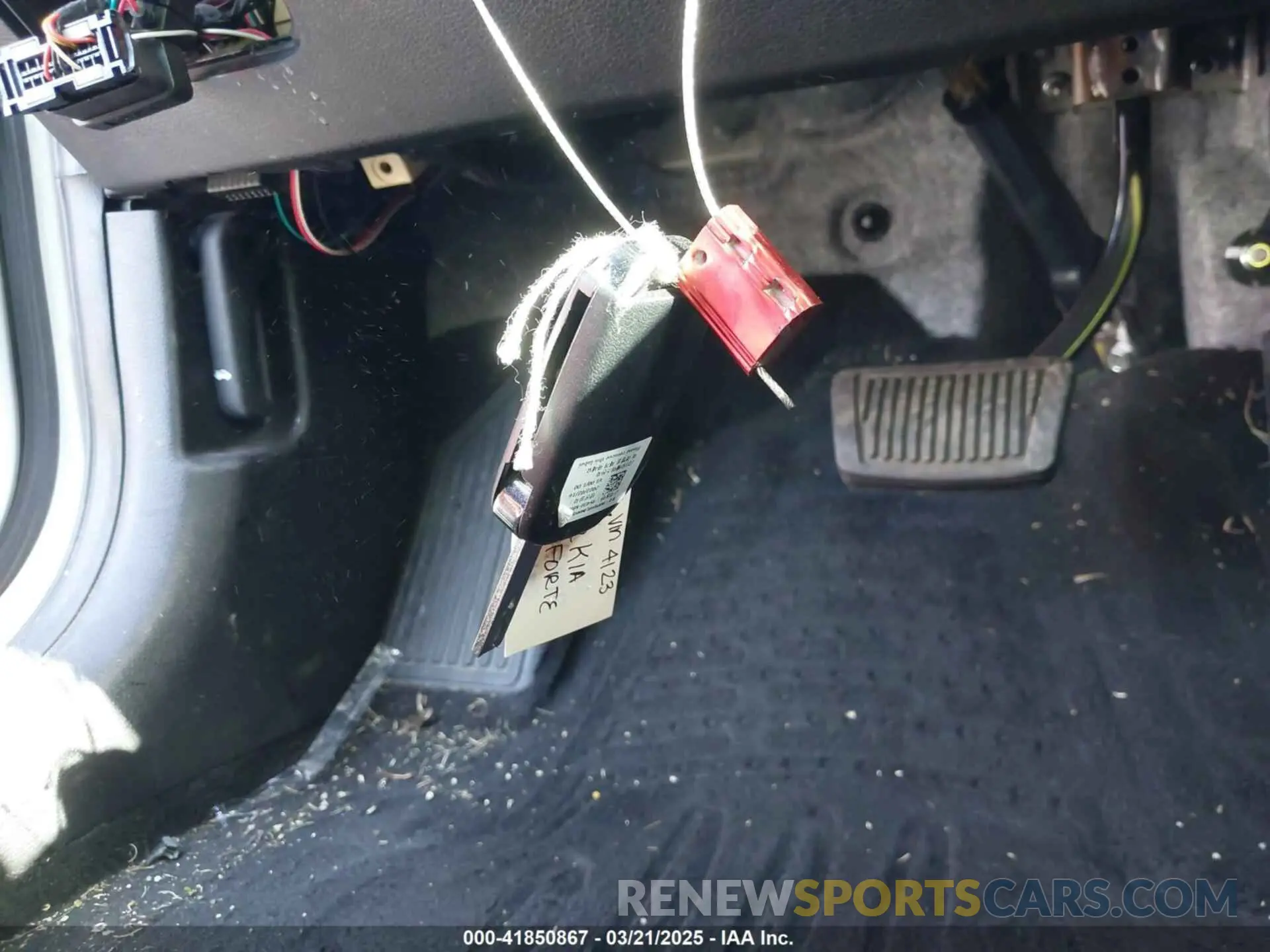 11 Photograph of a damaged car 3KPF24AD0NE474123 KIA FORTE 2022