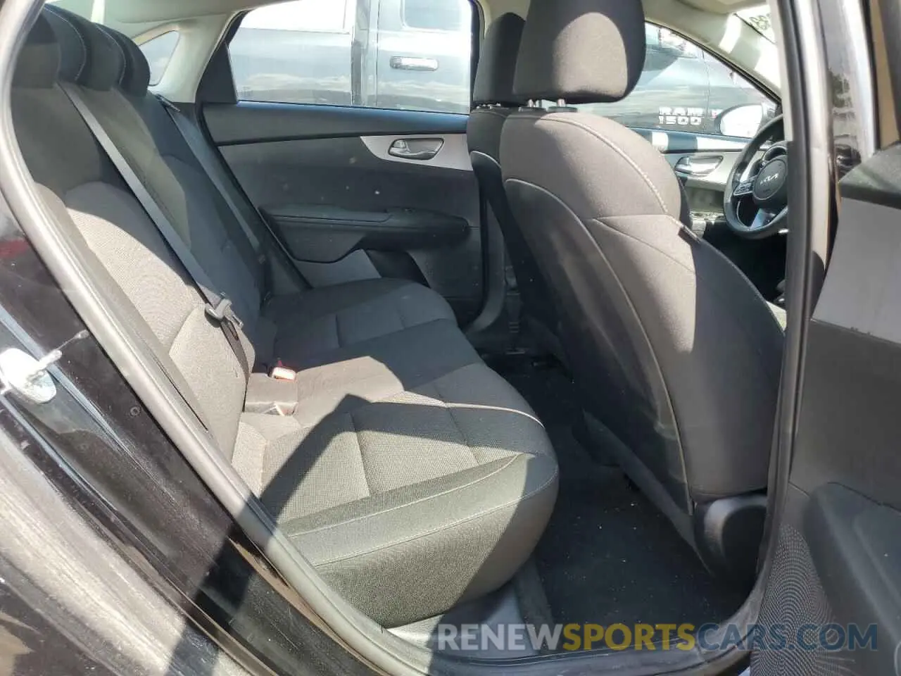 10 Photograph of a damaged car 3KPF24AD0NE498731 KIA FORTE 2022