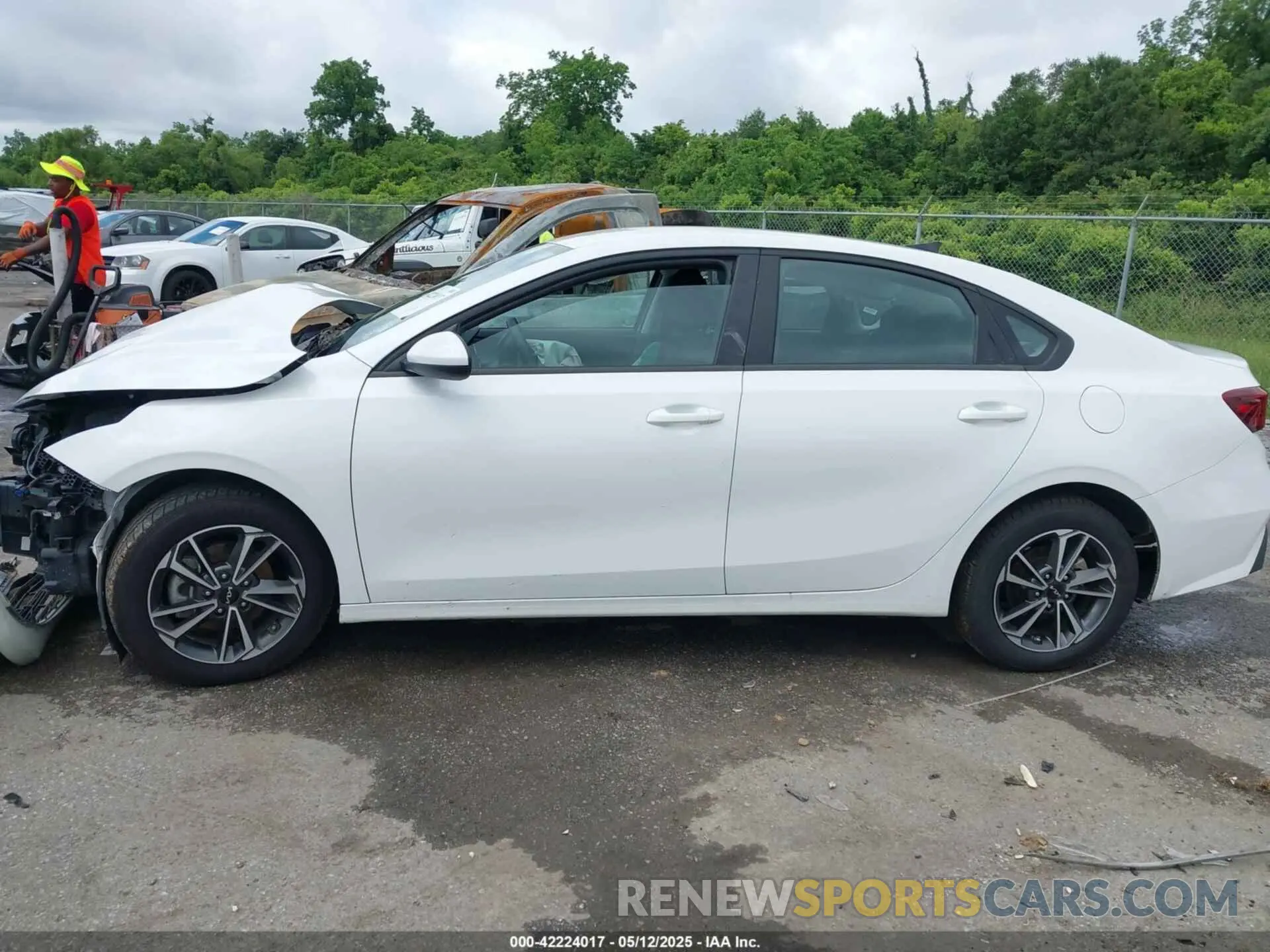 13 Photograph of a damaged car 3KPF24AD1NE418045 KIA FORTE 2022