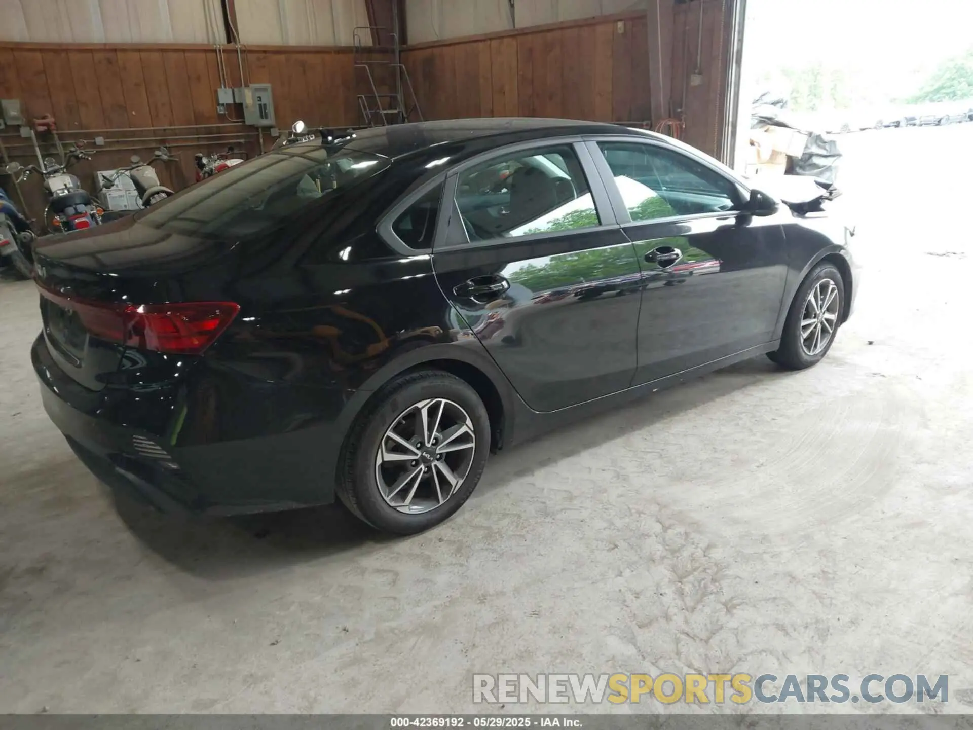 4 Photograph of a damaged car 3KPF24AD1NE429370 KIA FORTE 2022