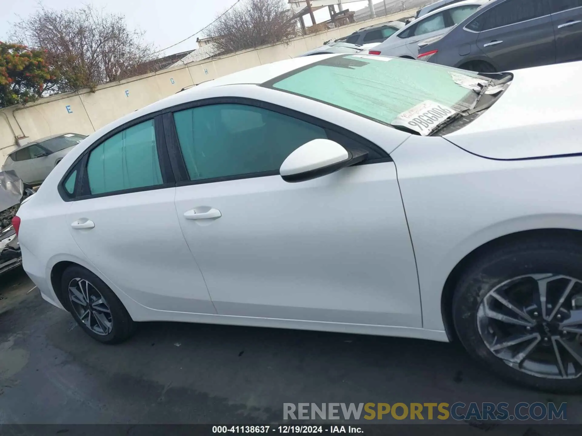 13 Photograph of a damaged car 3KPF24AD1NE474373 KIA FORTE 2022