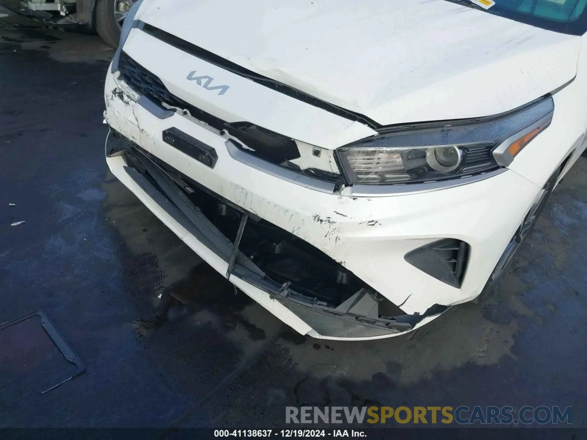 17 Photograph of a damaged car 3KPF24AD1NE474373 KIA FORTE 2022