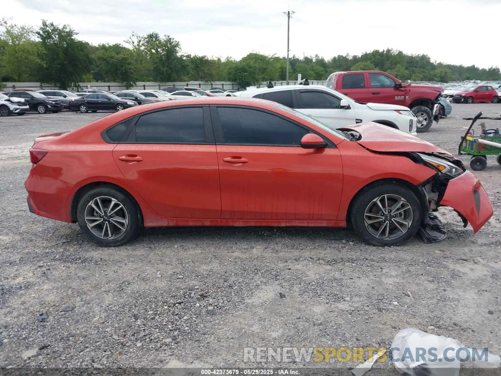 13 Photograph of a damaged car 3KPF24AD1NE487950 KIA FORTE 2022