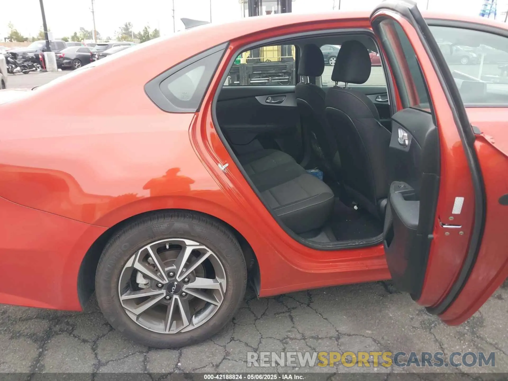 8 Photograph of a damaged car 3KPF24AD1NE490976 KIA FORTE 2022