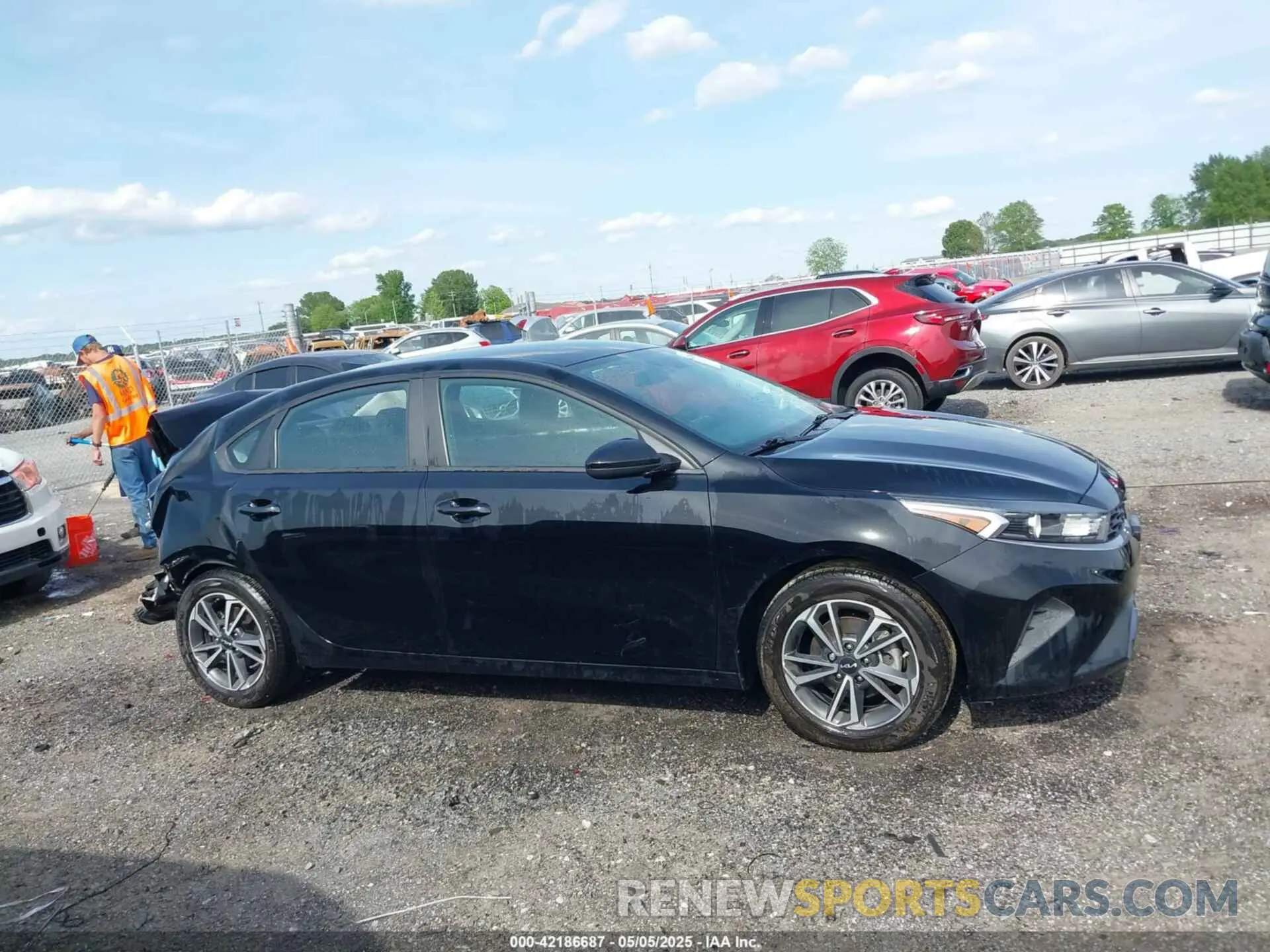 13 Photograph of a damaged car 3KPF24AD1NE503709 KIA FORTE 2022