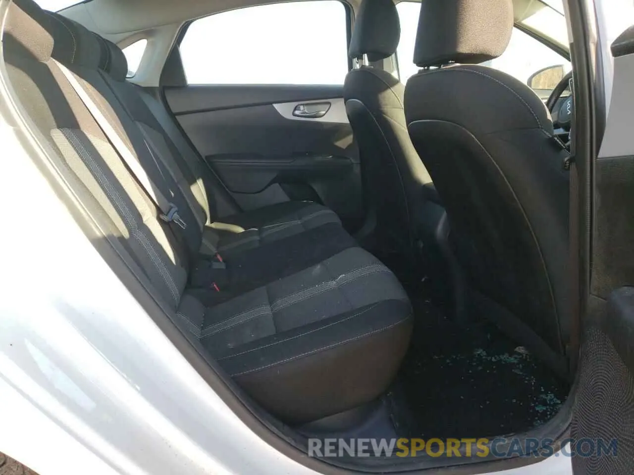 10 Photograph of a damaged car 3KPF24AD2NE438742 KIA FORTE 2022