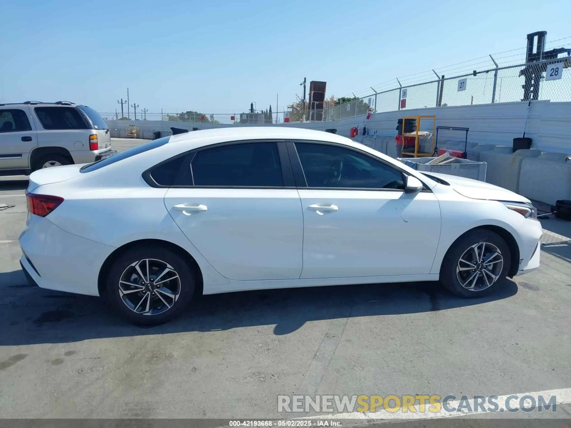 13 Photograph of a damaged car 3KPF24AD3NE496228 KIA FORTE 2022