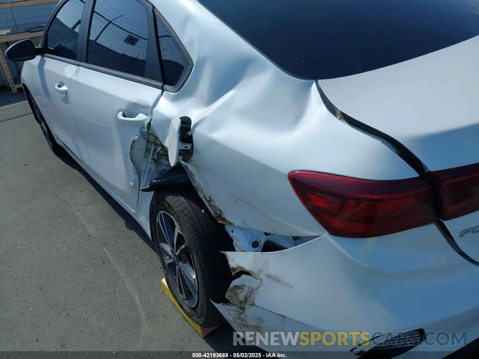 6 Photograph of a damaged car 3KPF24AD3NE496228 KIA FORTE 2022