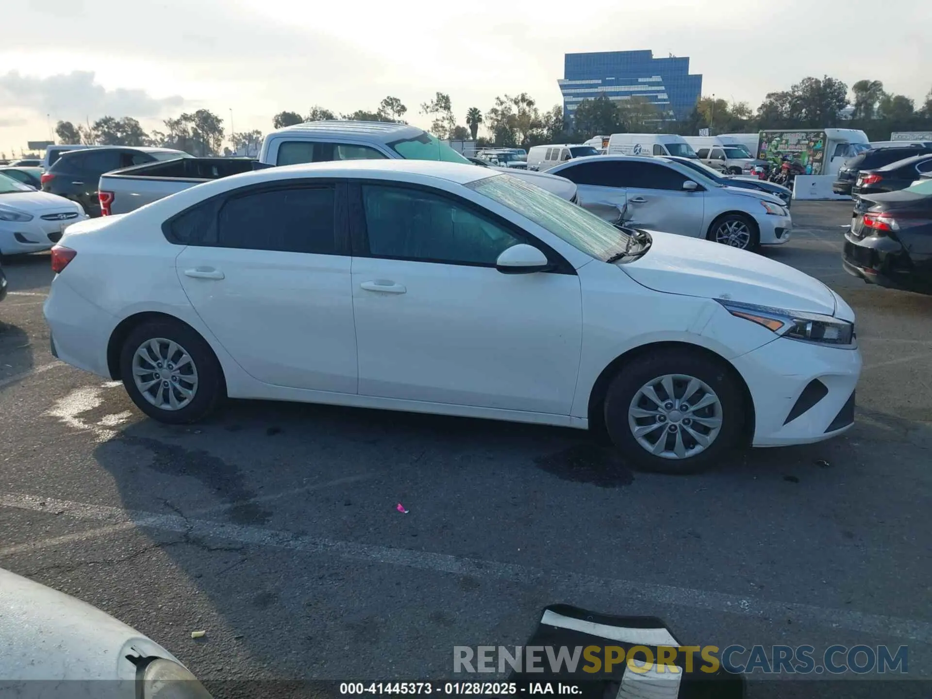13 Photograph of a damaged car 3KPF24AD3NE498898 KIA FORTE 2022