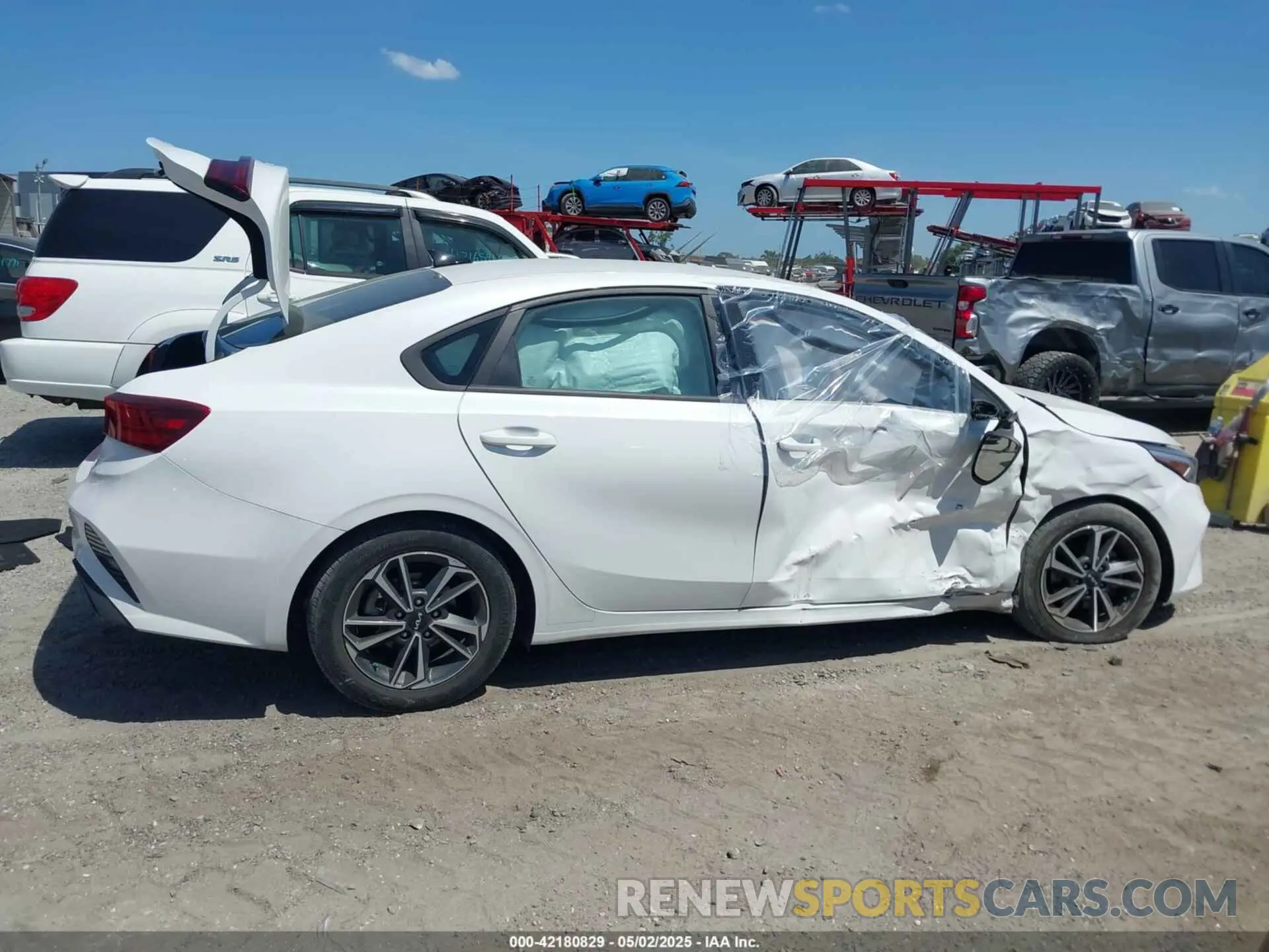 13 Photograph of a damaged car 3KPF24AD3NE499971 KIA FORTE 2022