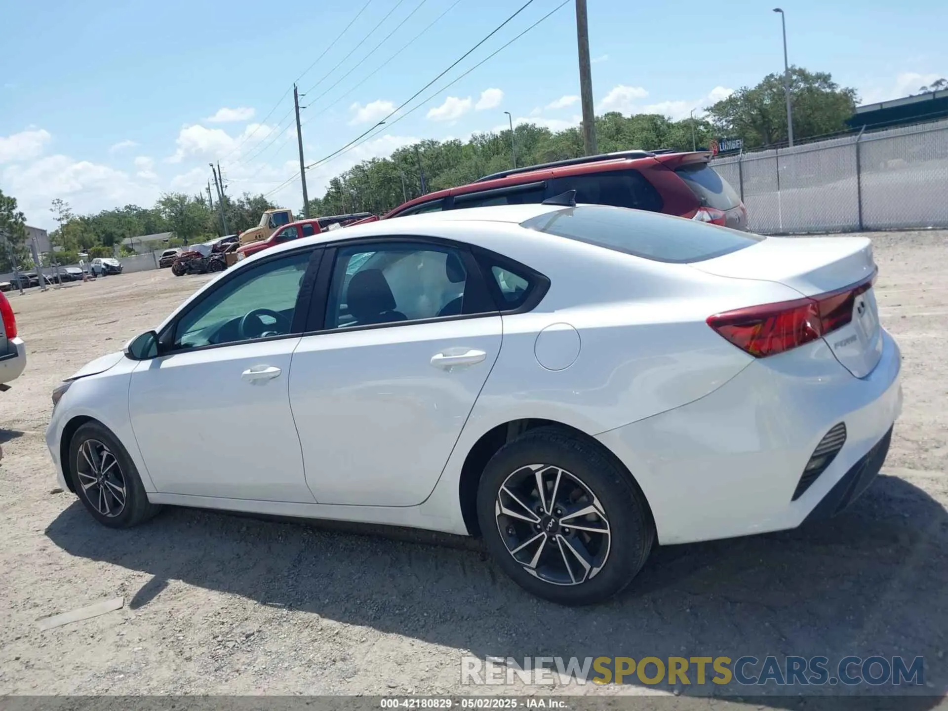 14 Photograph of a damaged car 3KPF24AD3NE499971 KIA FORTE 2022