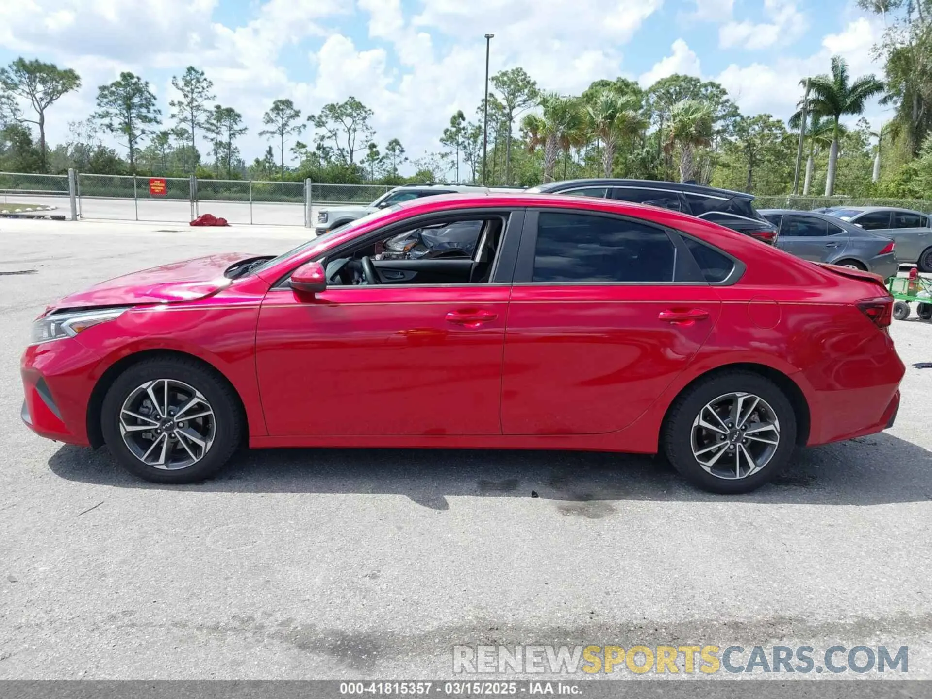 15 Photograph of a damaged car 3KPF24AD5NE425273 KIA FORTE 2022