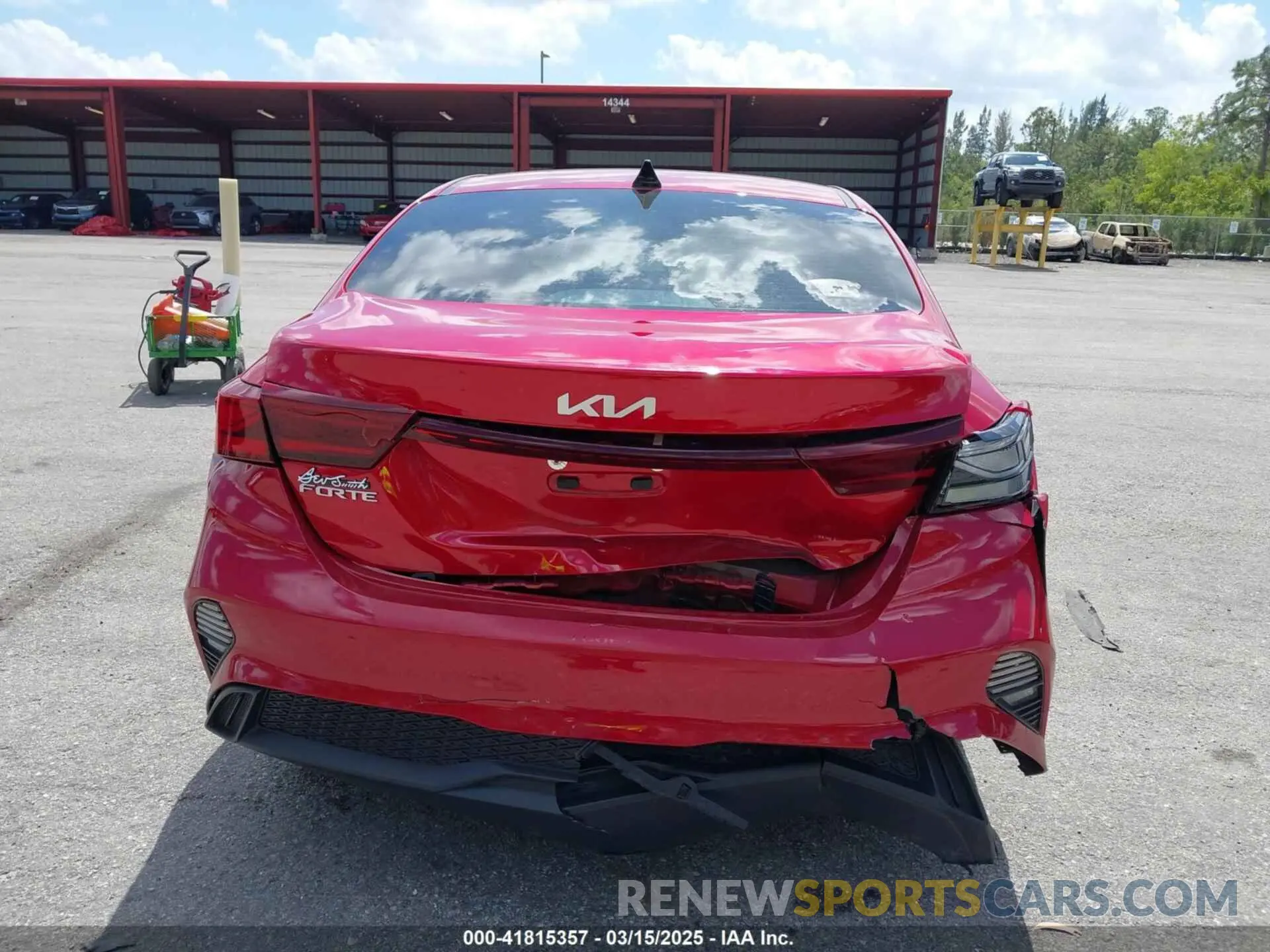 17 Photograph of a damaged car 3KPF24AD5NE425273 KIA FORTE 2022